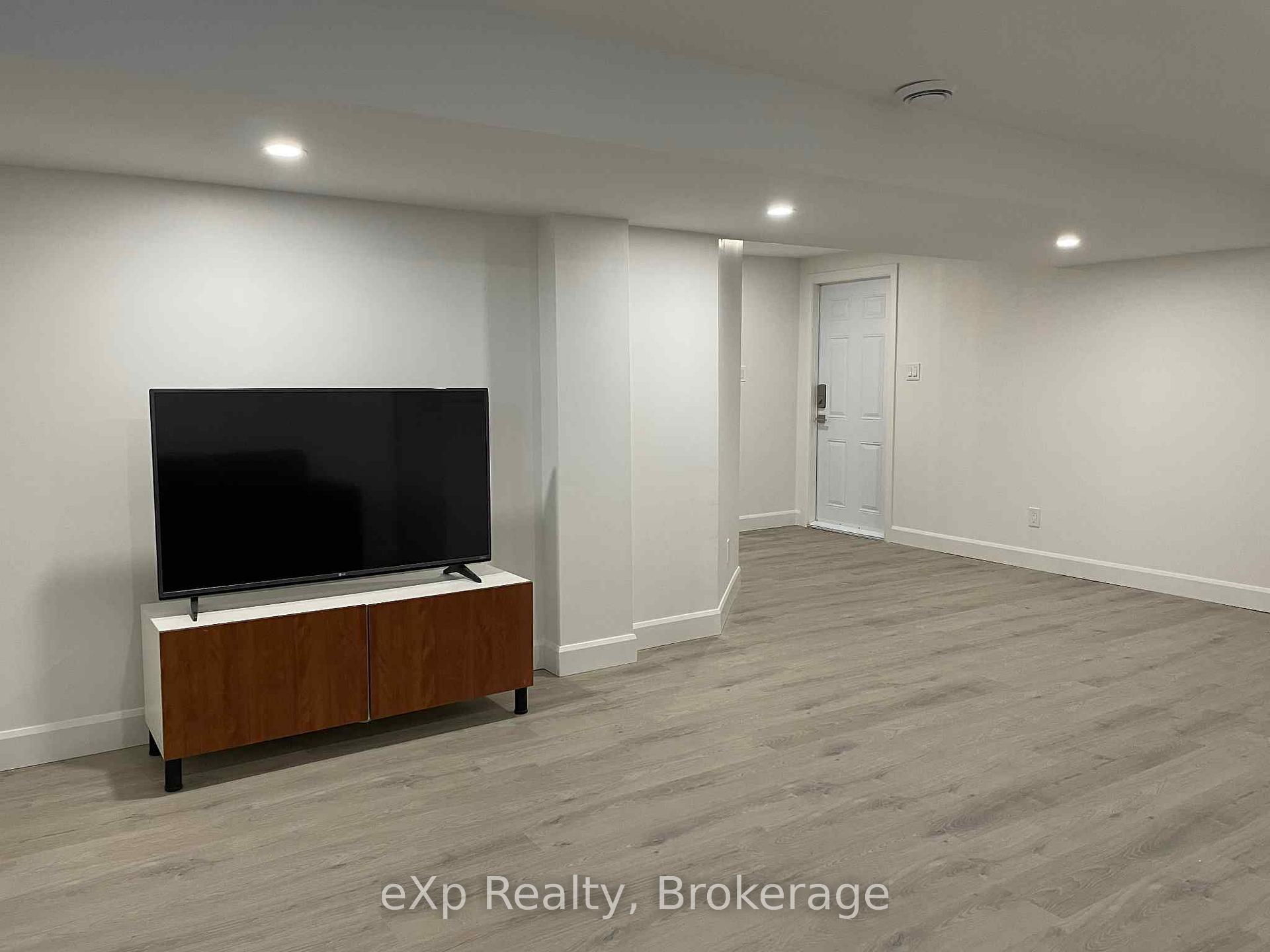 536 Dundas Street E Lower, Belleville — photo 4 of 5