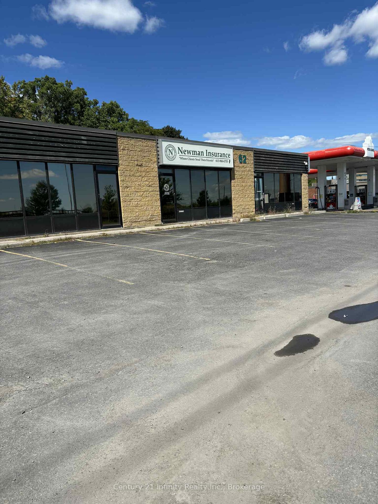 62 Dundas Street W, Belleville — photo 2 of 5