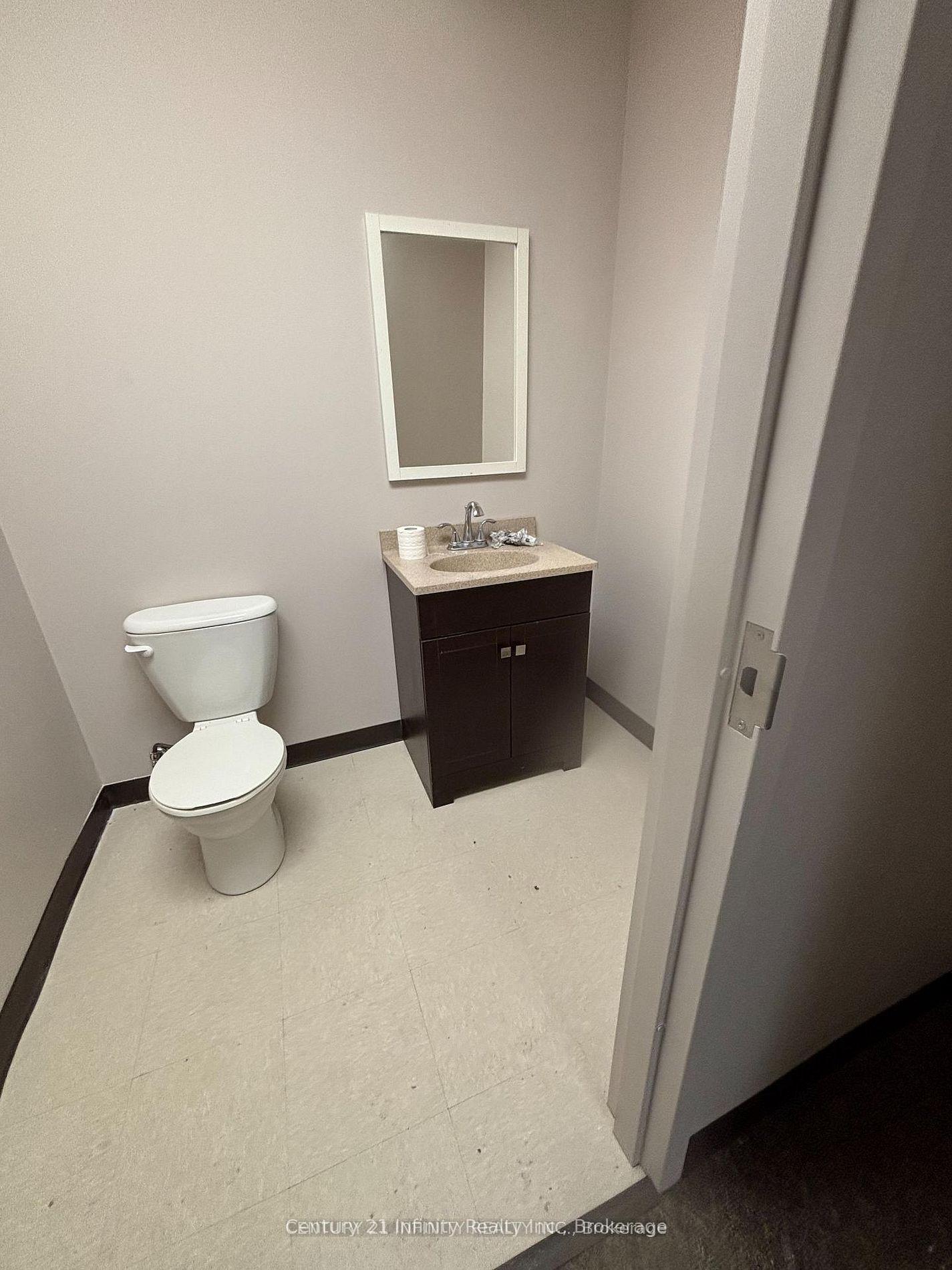 62 Dundas Street W, Belleville — photo 4 of 5