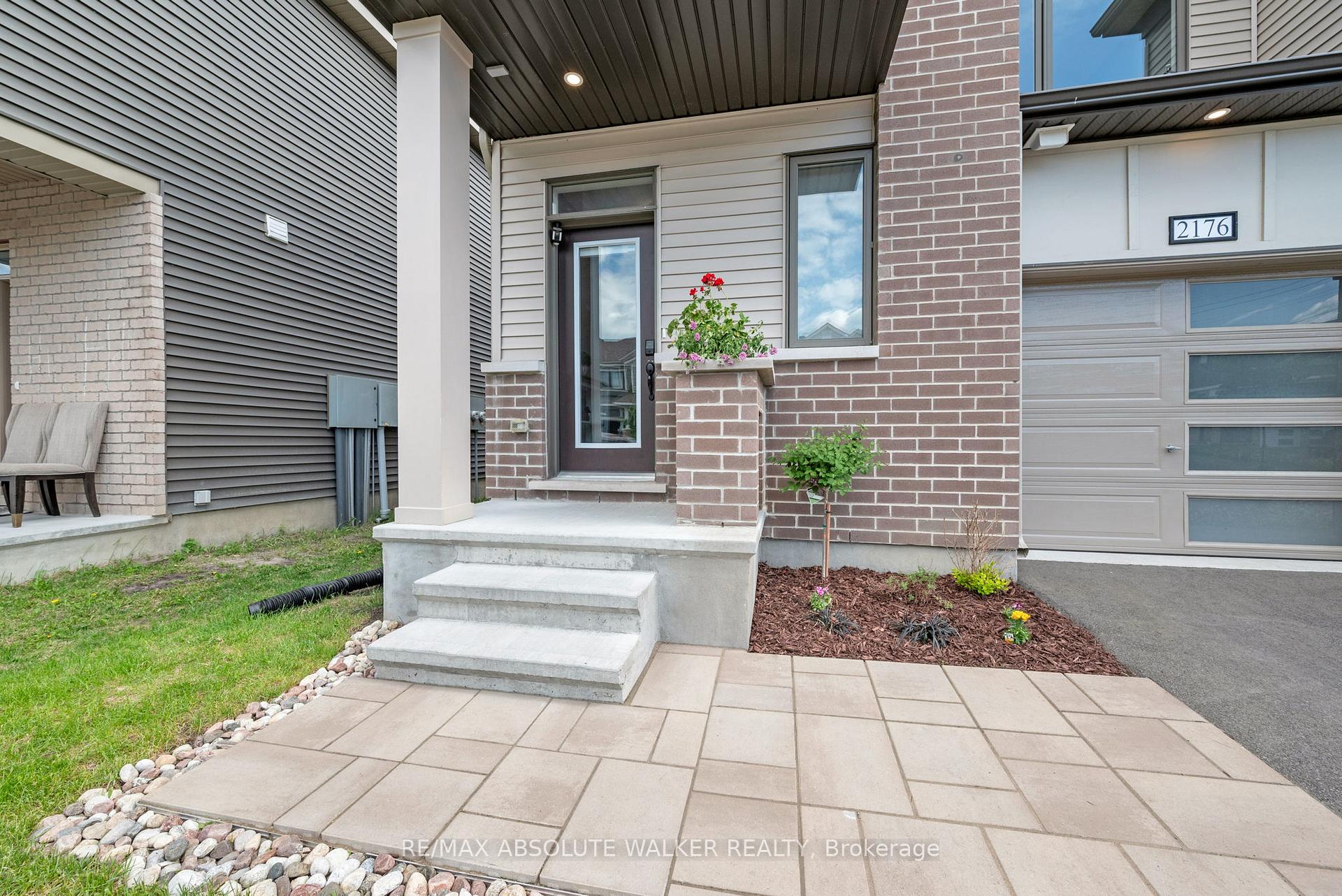2176 Winsome Terrace, Orleans - Cumberland and Area — photo 2 of 5