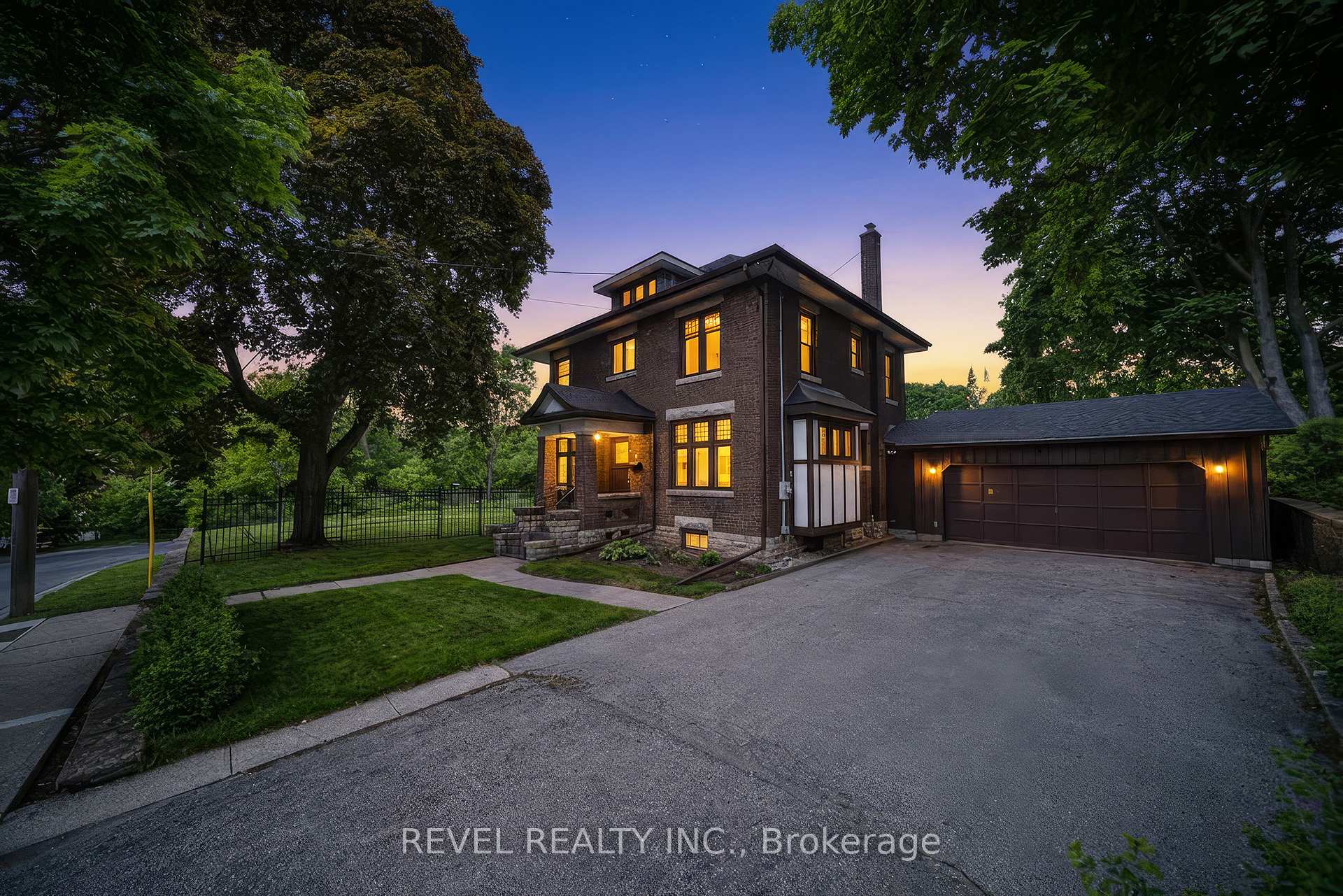 8 Abigail Avenue, Brantford, ON N3R 4R7 — Brantford, Ontario