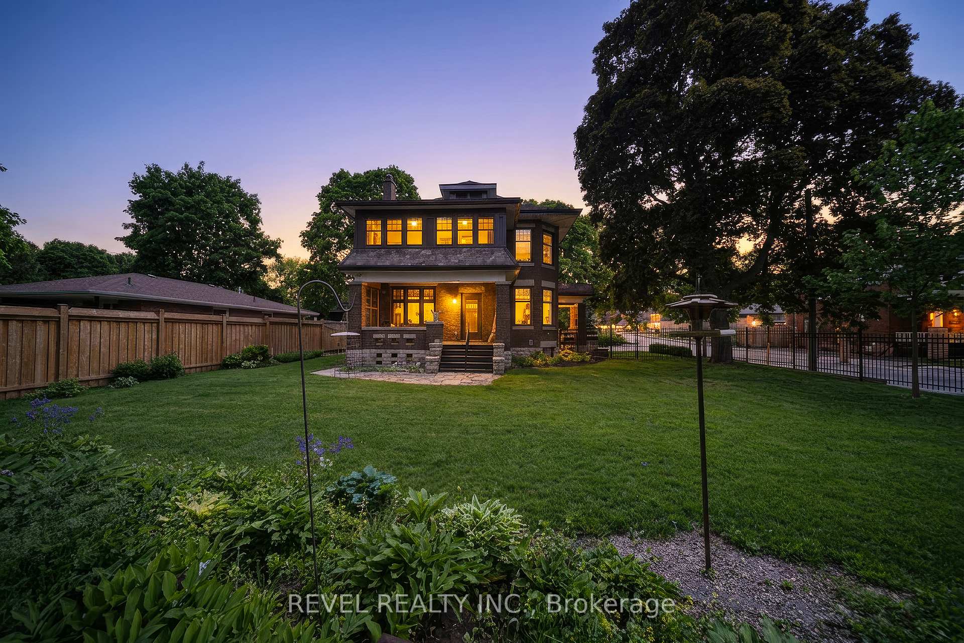 8 Abigail Avenue, Brantford — photo 2 of 5