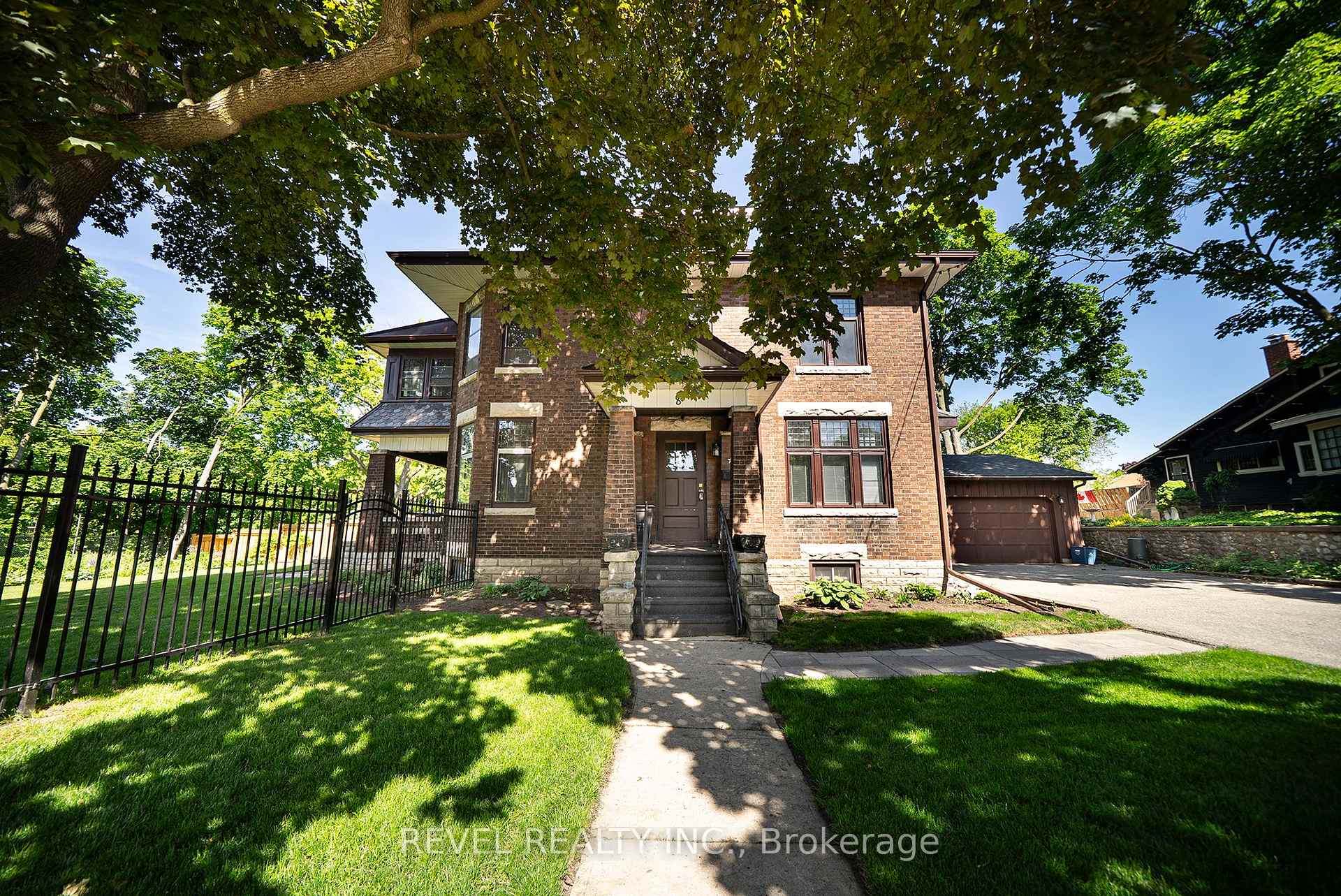 8 Abigail Avenue, Brantford — photo 3 of 5