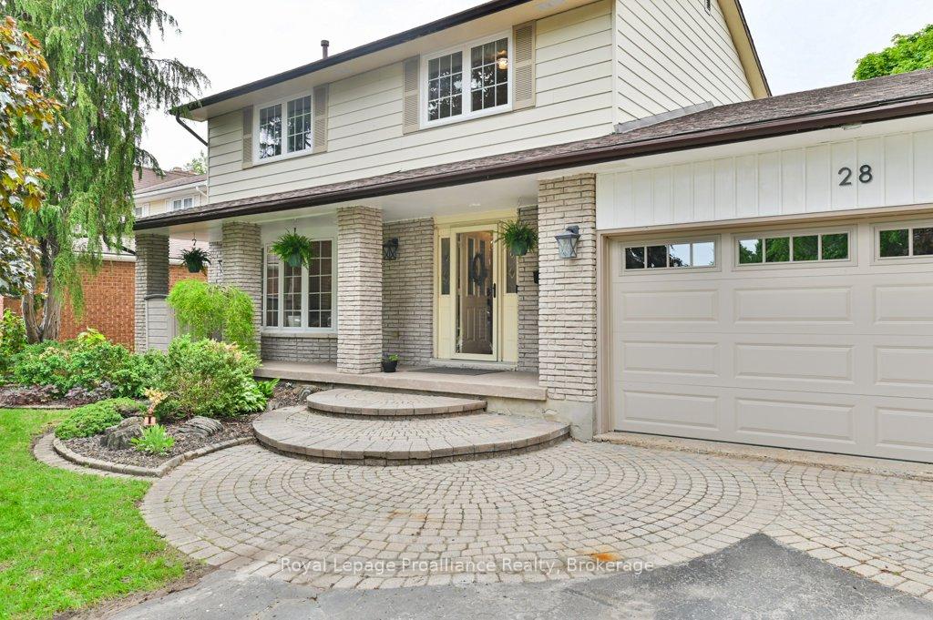 28 Briarwood Crescent, Belleville — photo 4 of 5