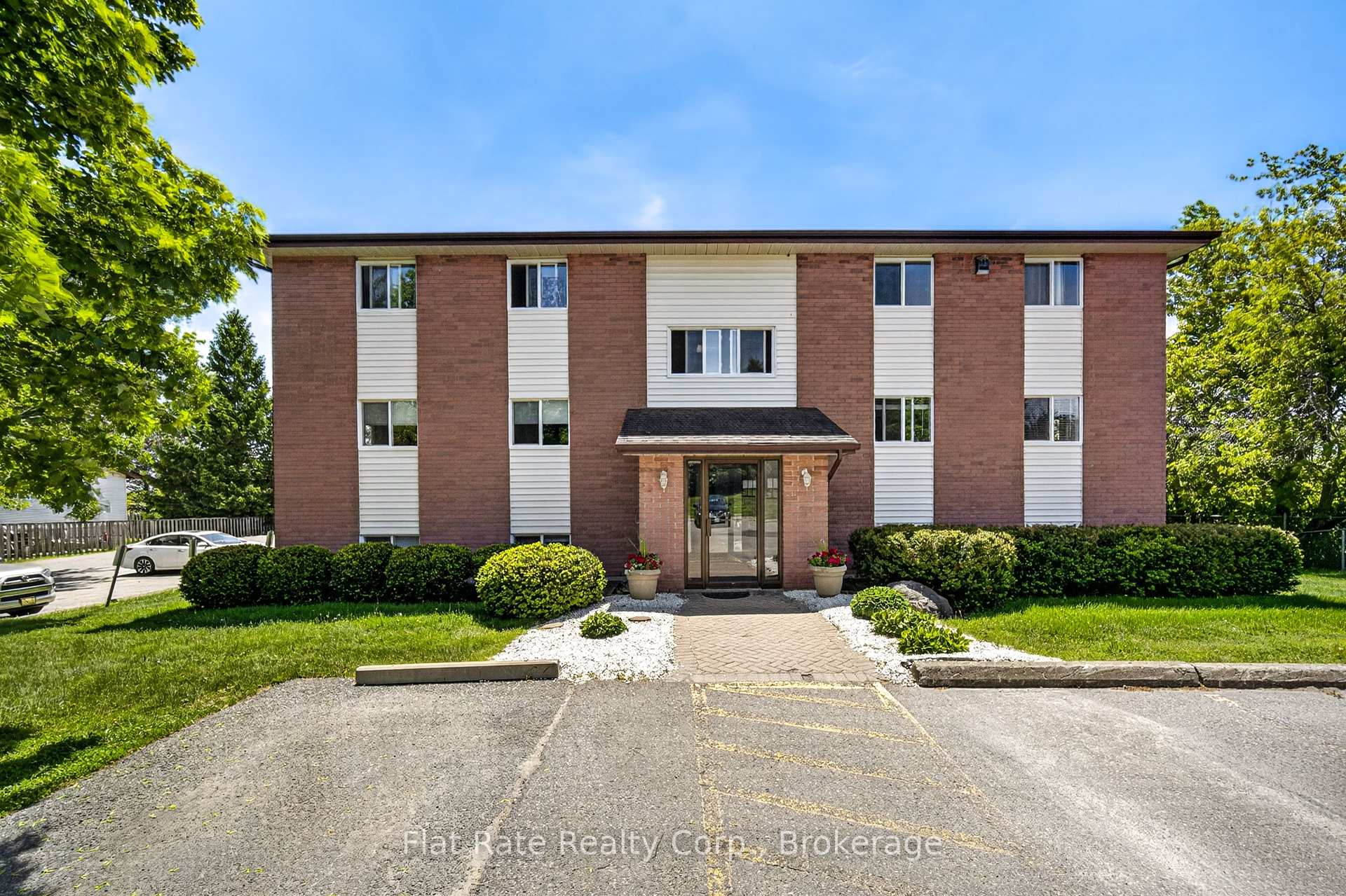 1429 Clearview Drive 101, Peterborough — photo 2 of 5