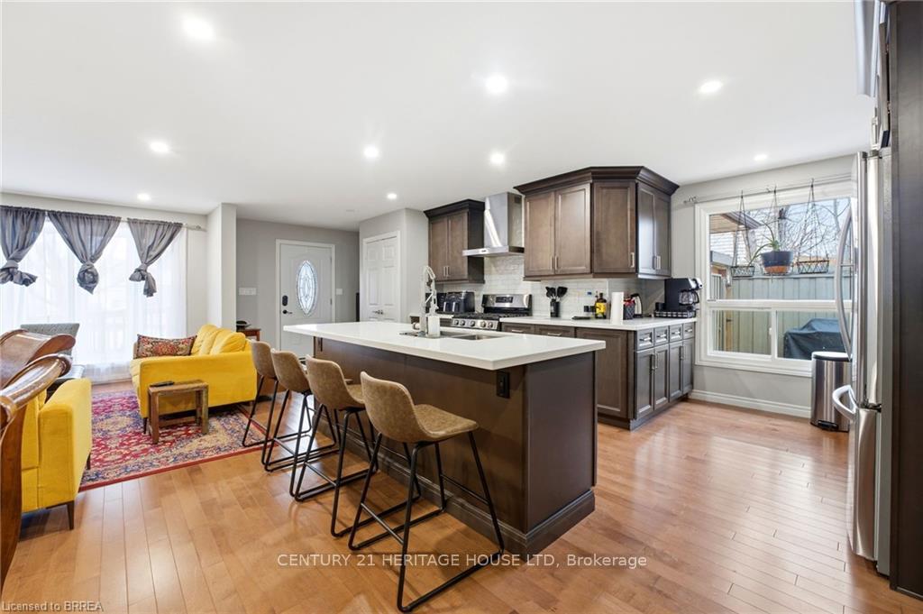 179 Banbury Road, Brantford — photo 2 of 5