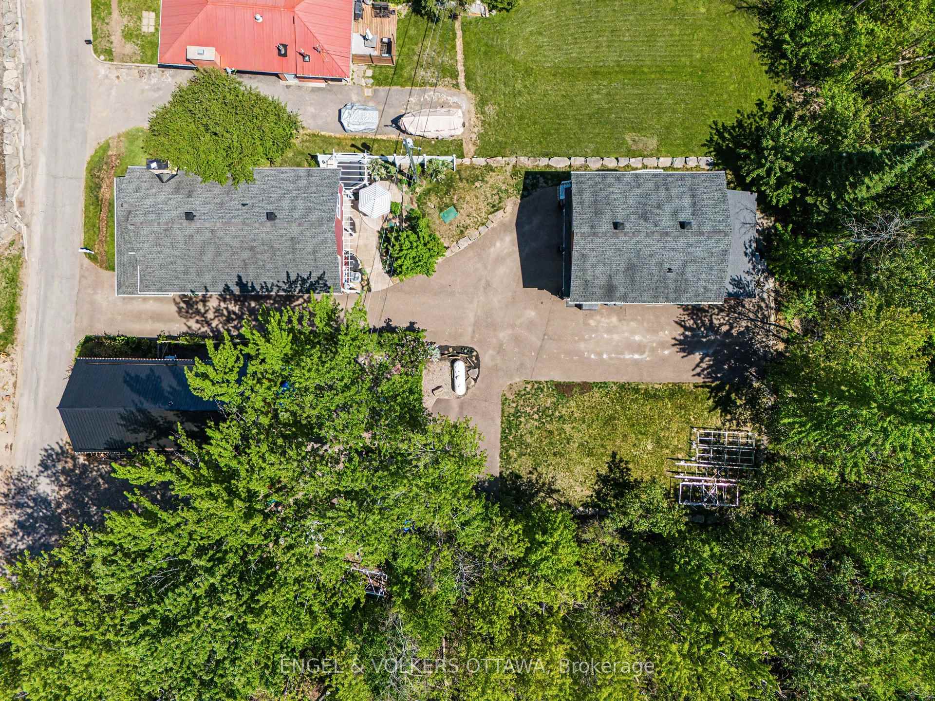 835 Archibald Street, McNab/Braeside — photo 4 of 5