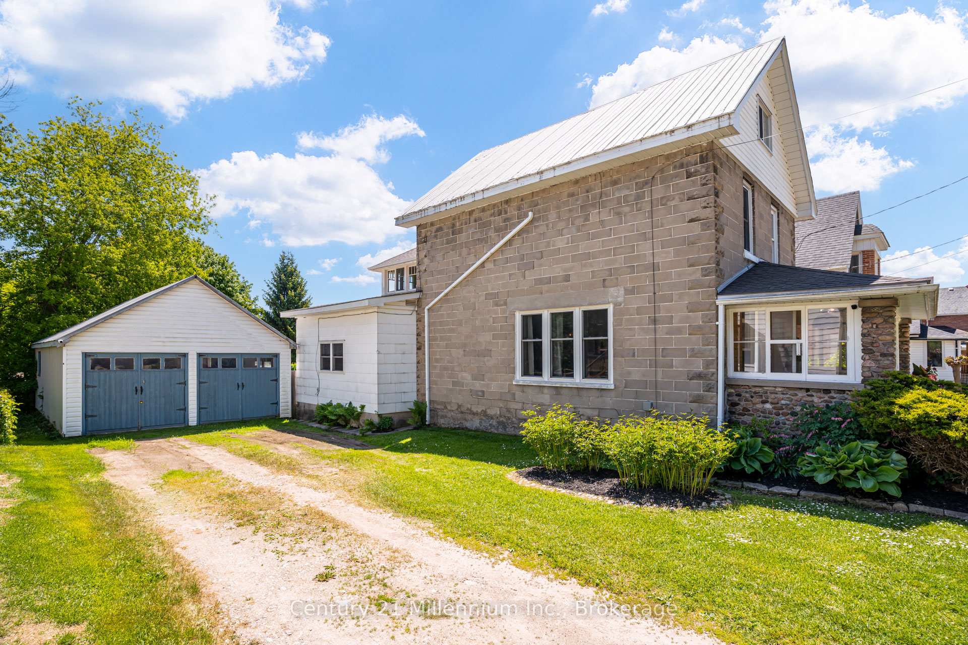 1839 4th Avenue W, Owen Sound — photo 2 of 5