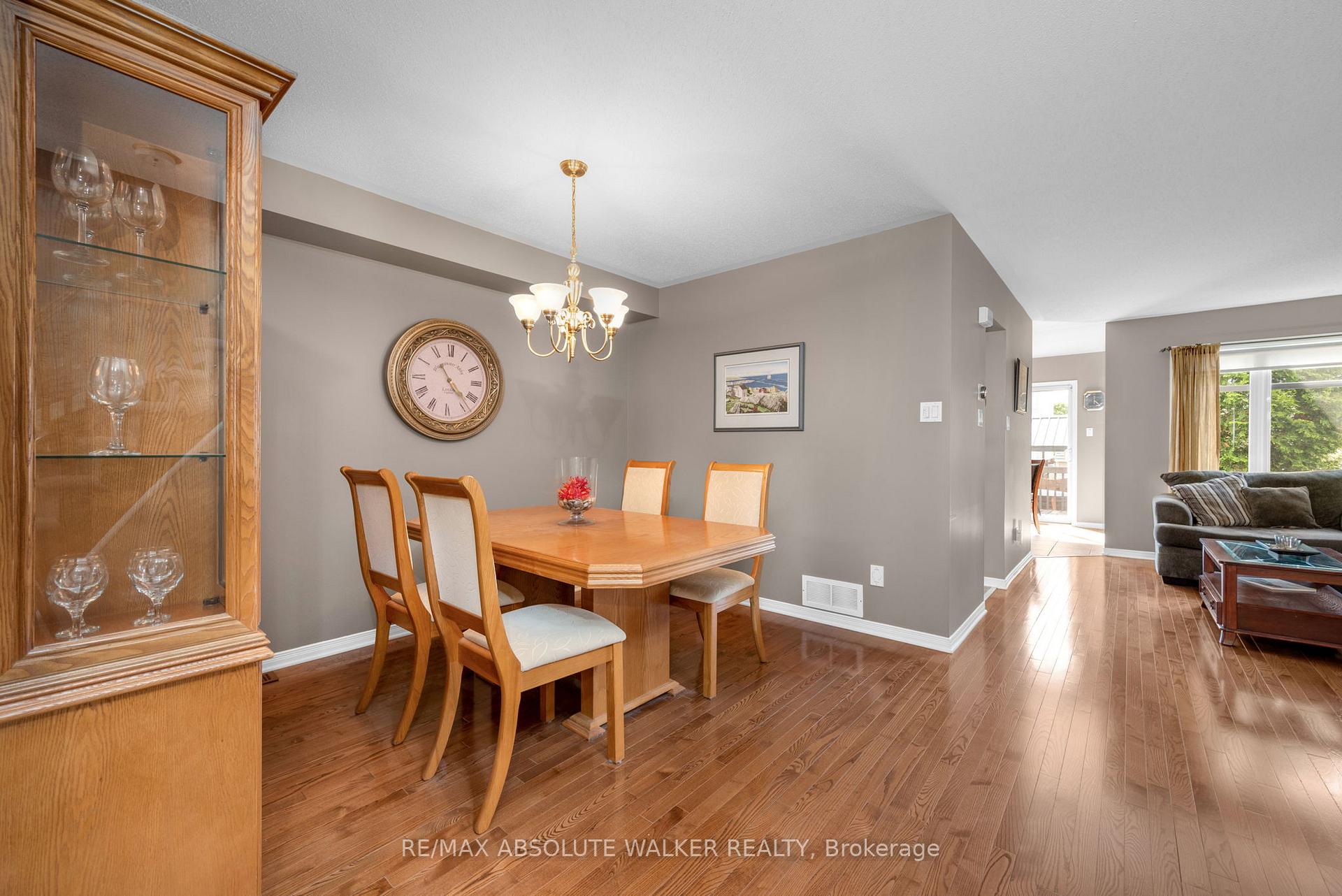 2010 Bergamot Circle, Orleans - Cumberland and Area — photo 4 of 5