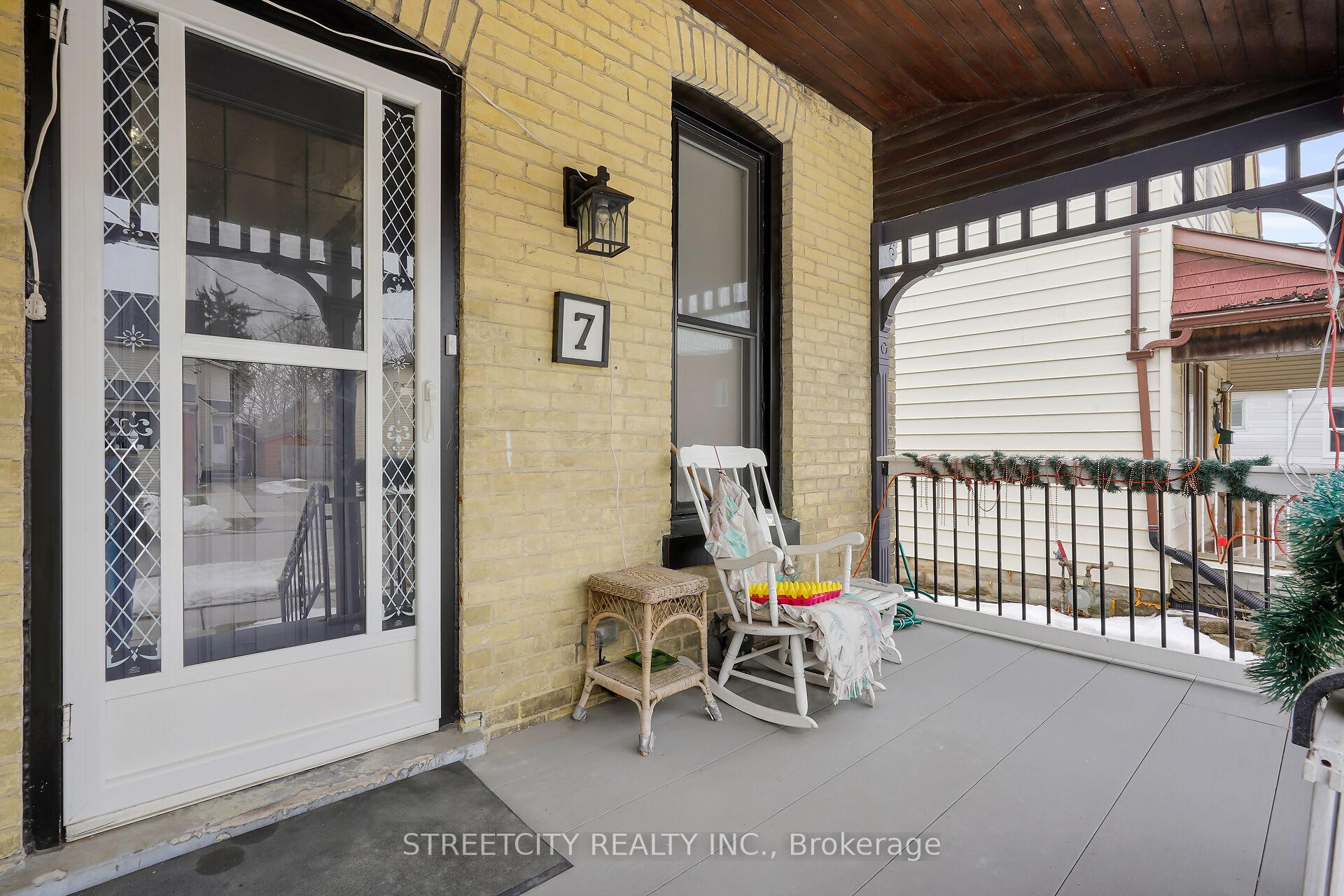 7 Myrtle Street, St. Thomas — photo 2 of 5