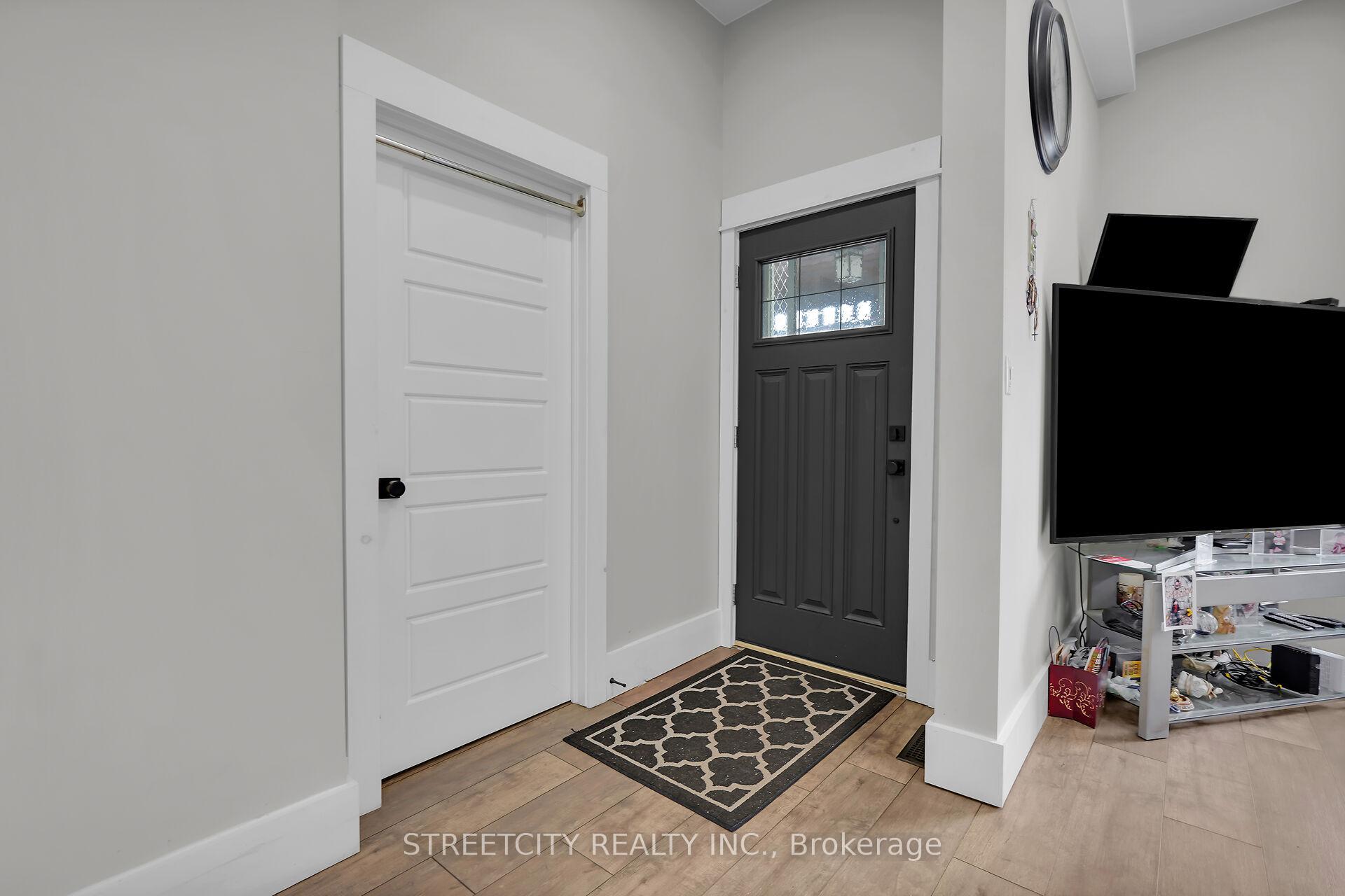 7 Myrtle Street, St. Thomas — photo 3 of 5