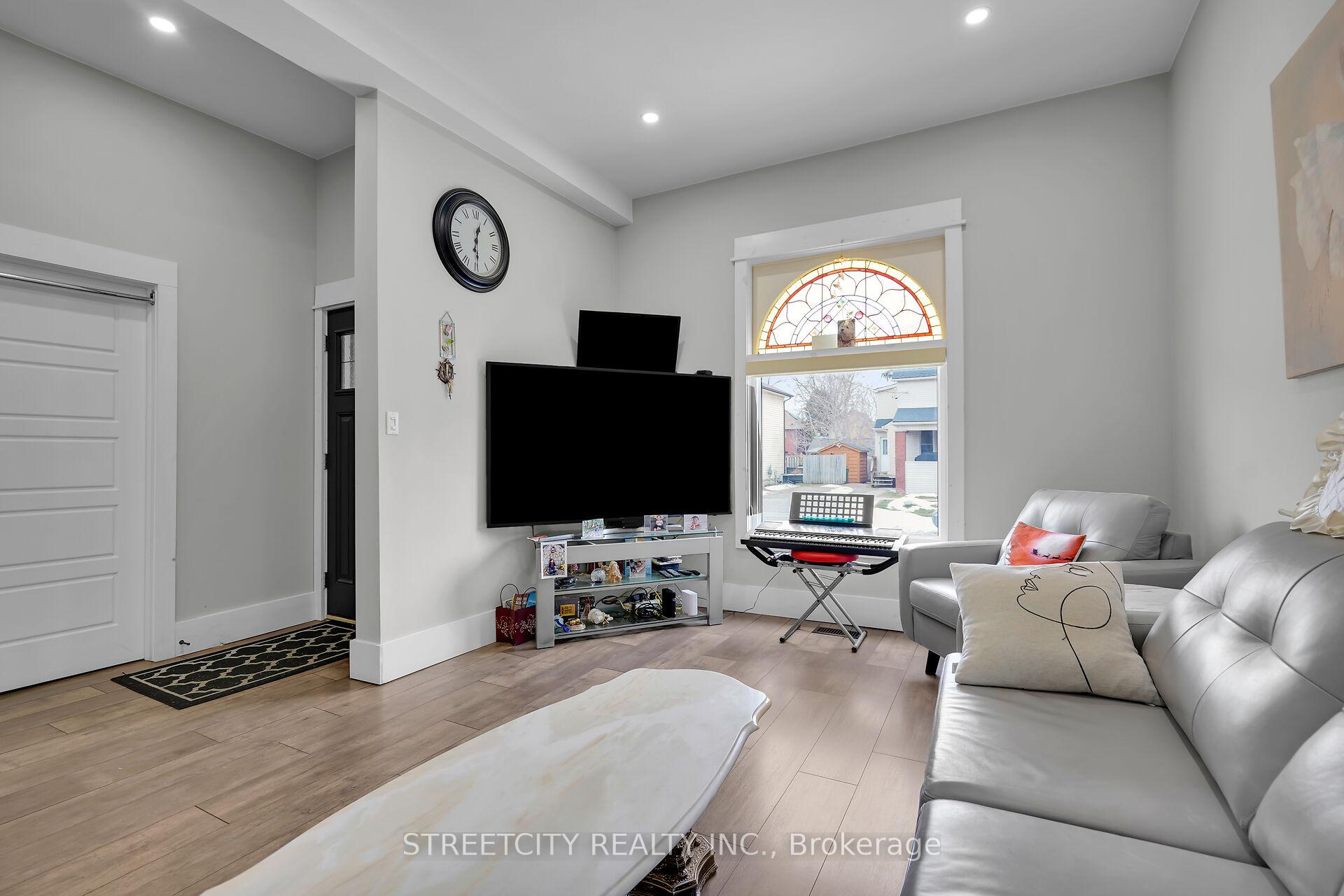 7 Myrtle Street, St. Thomas — photo 5 of 5