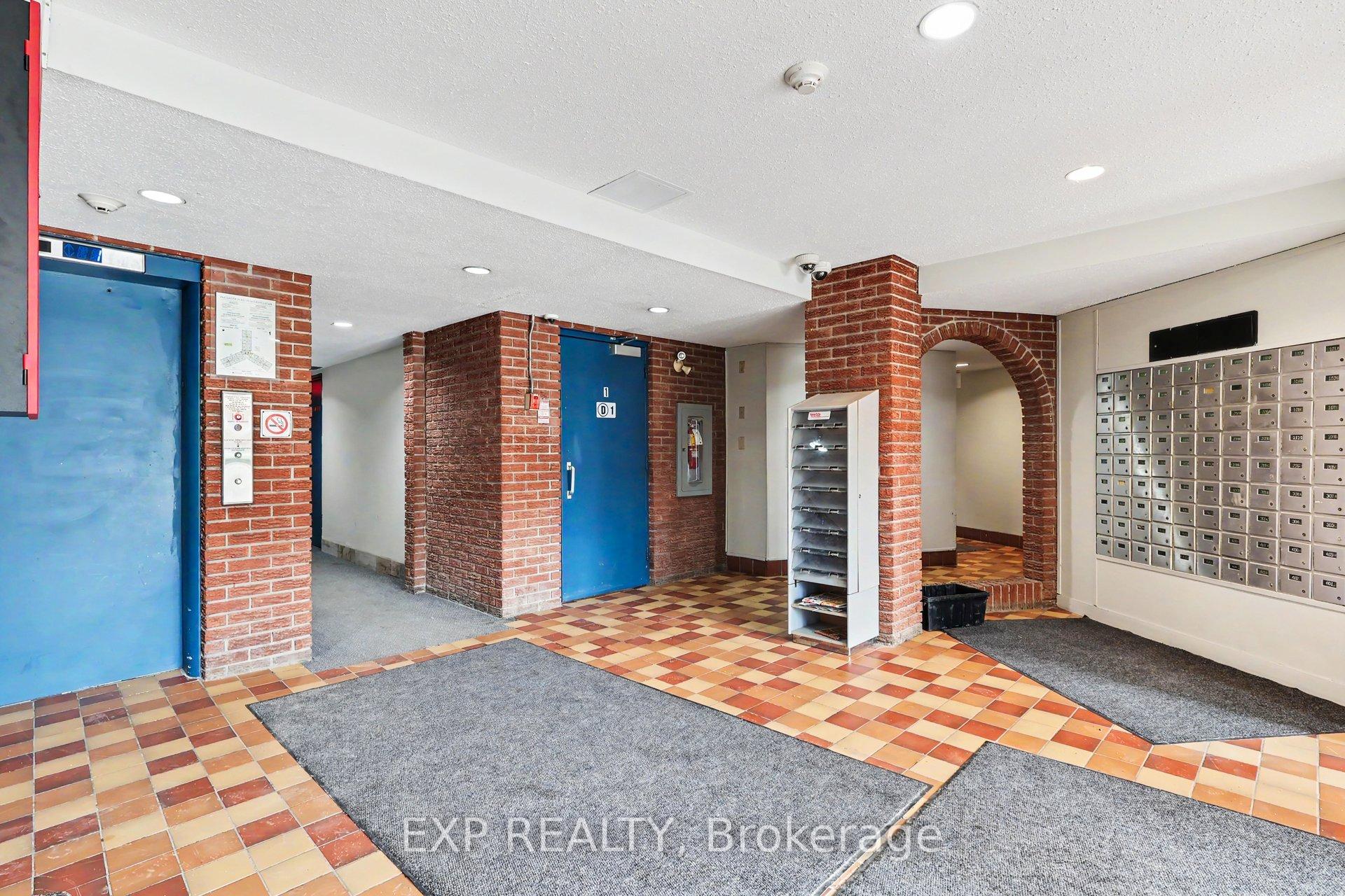 2044 Arrowsmith Drive 405A, Beacon Hill North - South and Area — photo 3 of 5