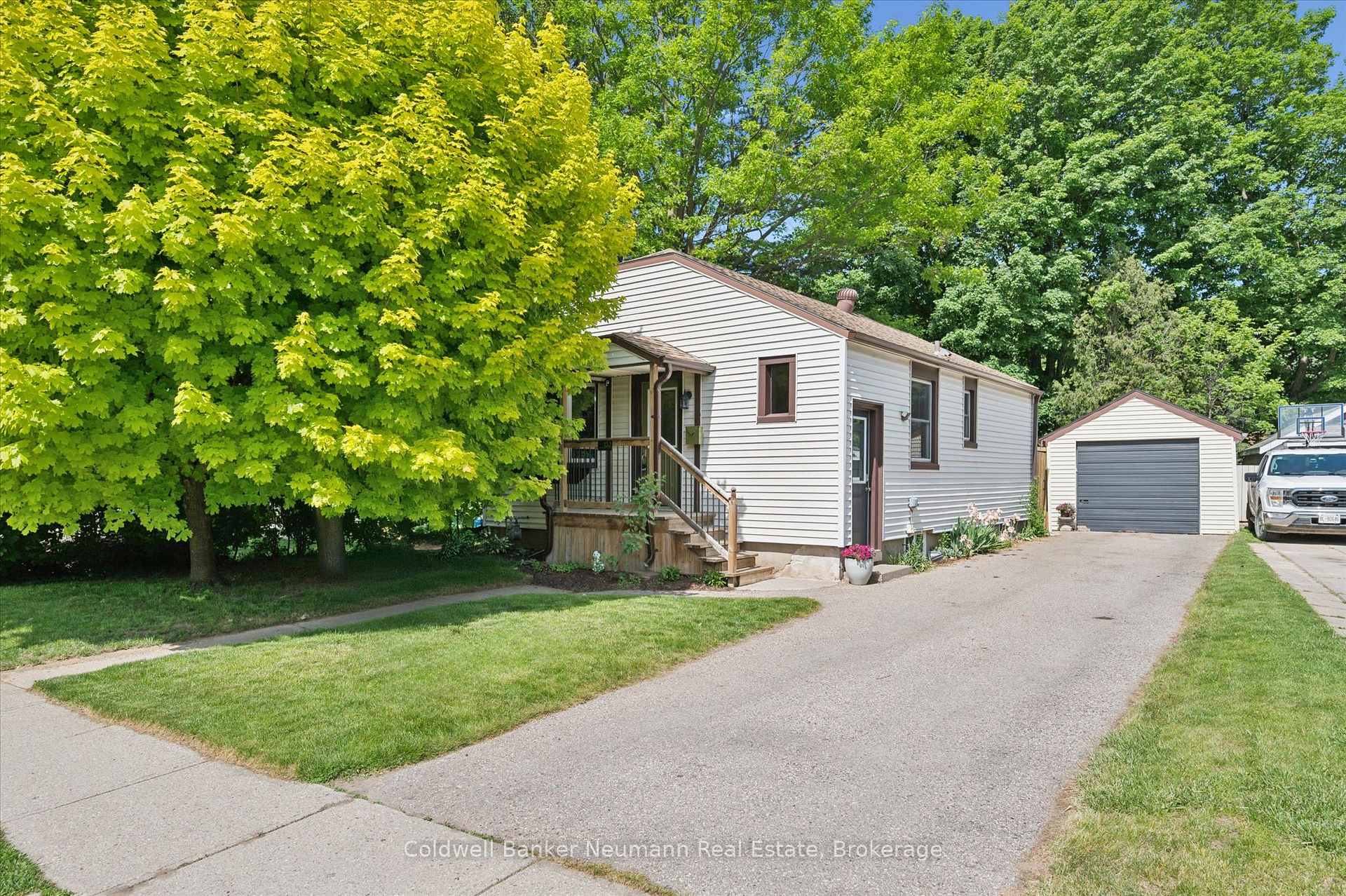 153 Winston Boulevard, Cambridge, ON N3C 1M1 — Cambridge, Ontario