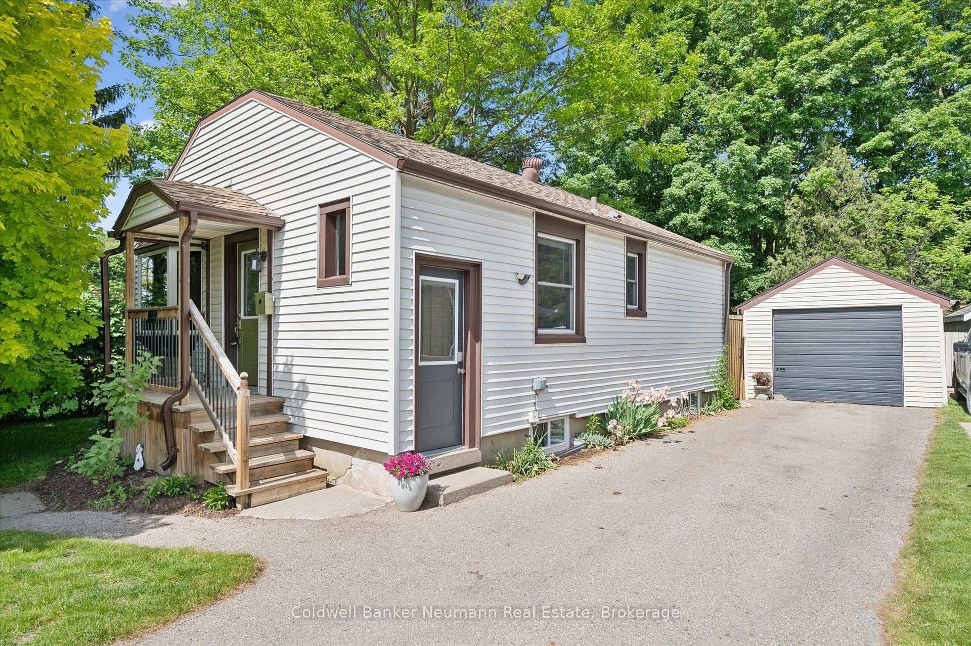 153 Winston Boulevard, Cambridge — photo 2 of 5