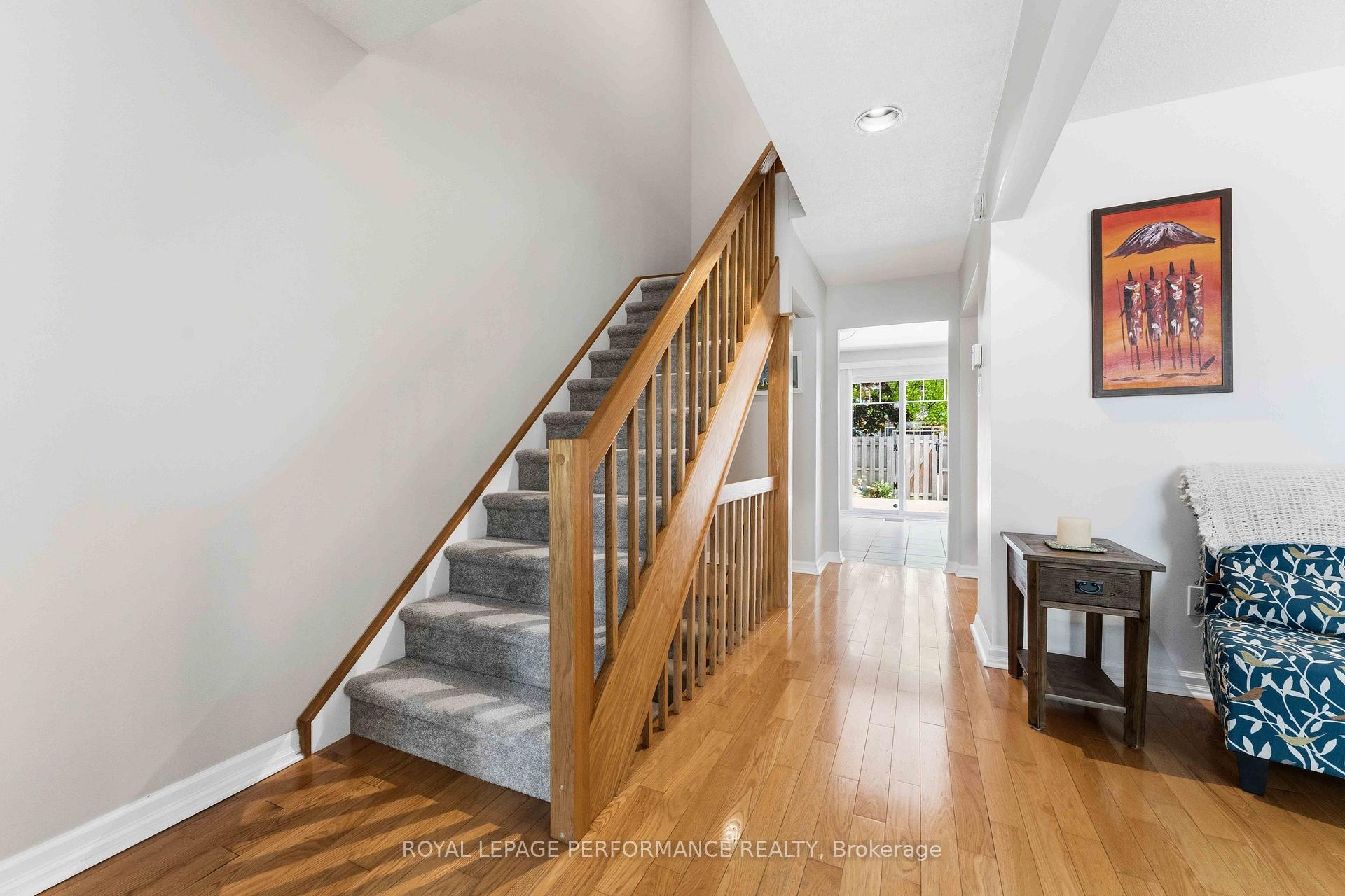 2051 Jasmine Crescent 5, Beacon Hill North - South and Area — photo 3 of 5