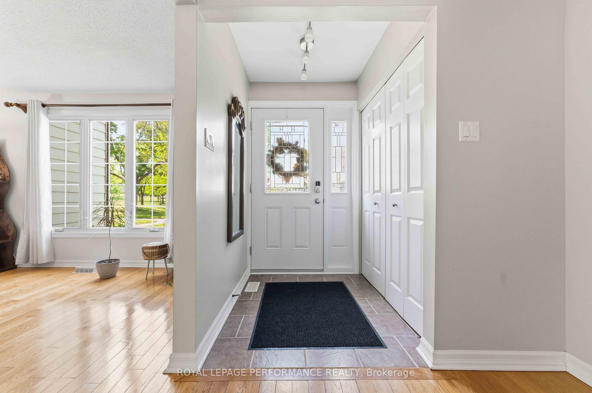 2051 Jasmine Crescent 5, Beacon Hill North - South and Area — photo 4 of 5