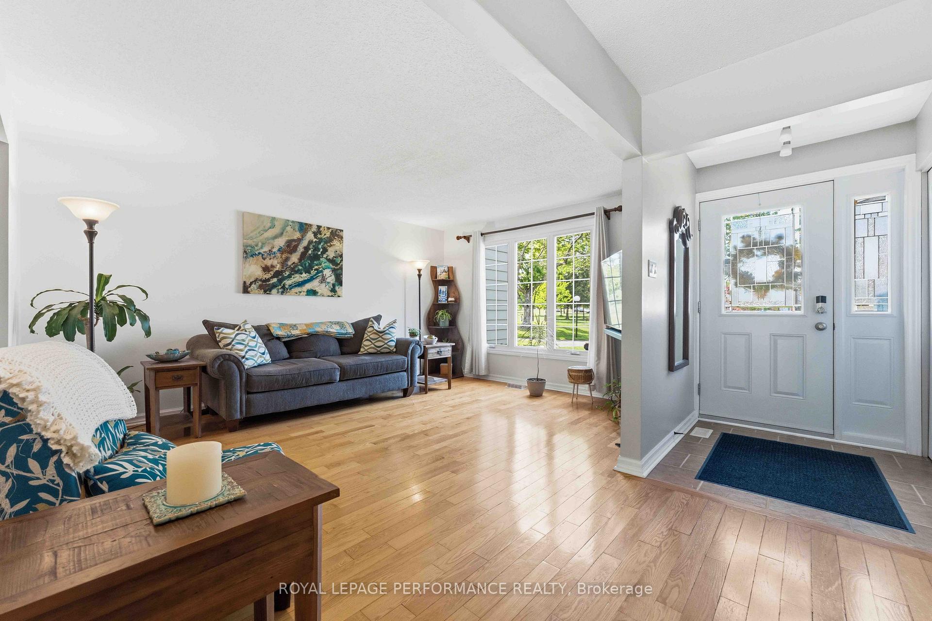 2051 Jasmine Crescent 5, Beacon Hill North - South and Area — photo 5 of 5