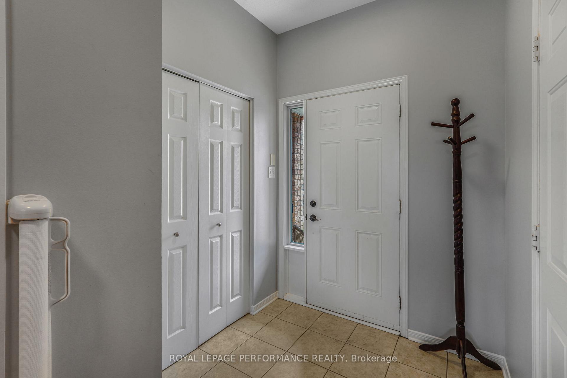 172 Colliston Crescent, Hunt Club - South Keys and Area — photo 4 of 5