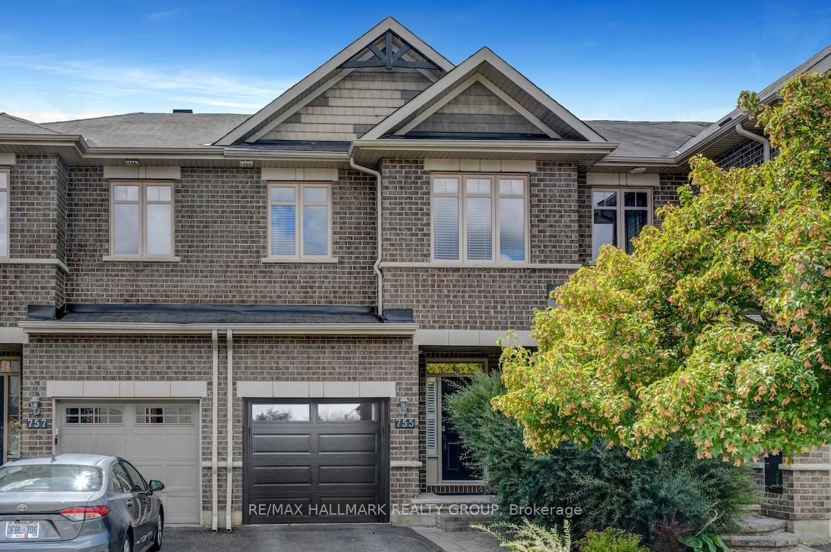 755 Bowercrest Crescent, Blossom Park - Airport and Area — photo 2 of 5
