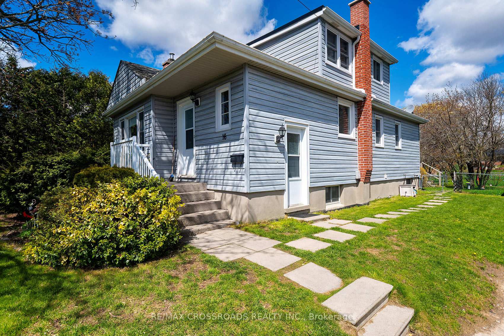 16 Hamilton Avenue, Cobourg — photo 3 of 5