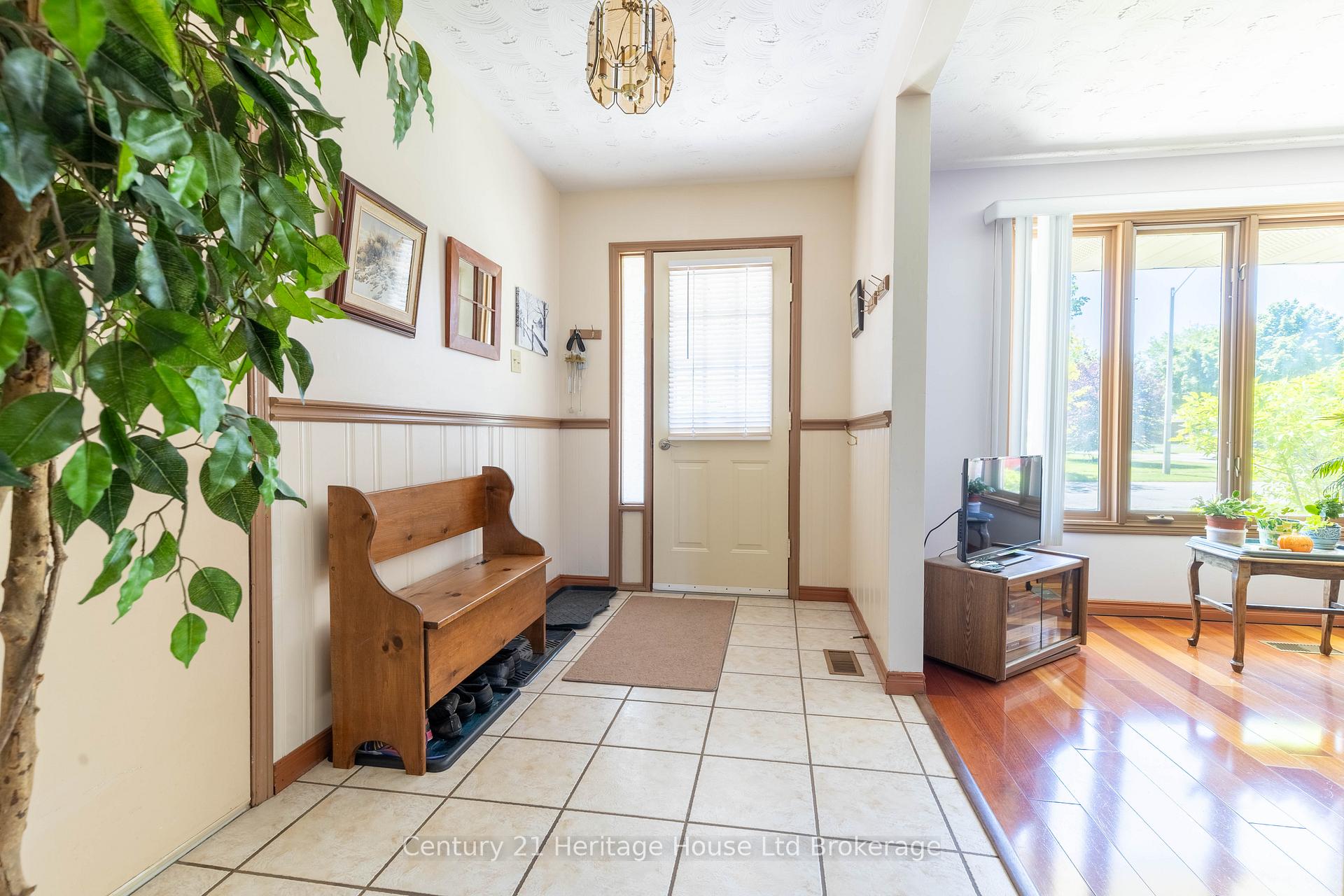 12 Spartan Drive, Brantford — photo 3 of 5