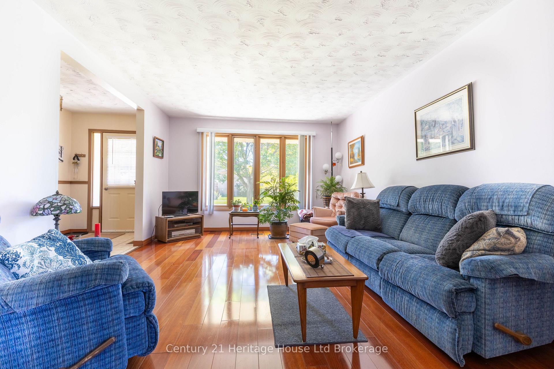 12 Spartan Drive, Brantford — photo 4 of 5