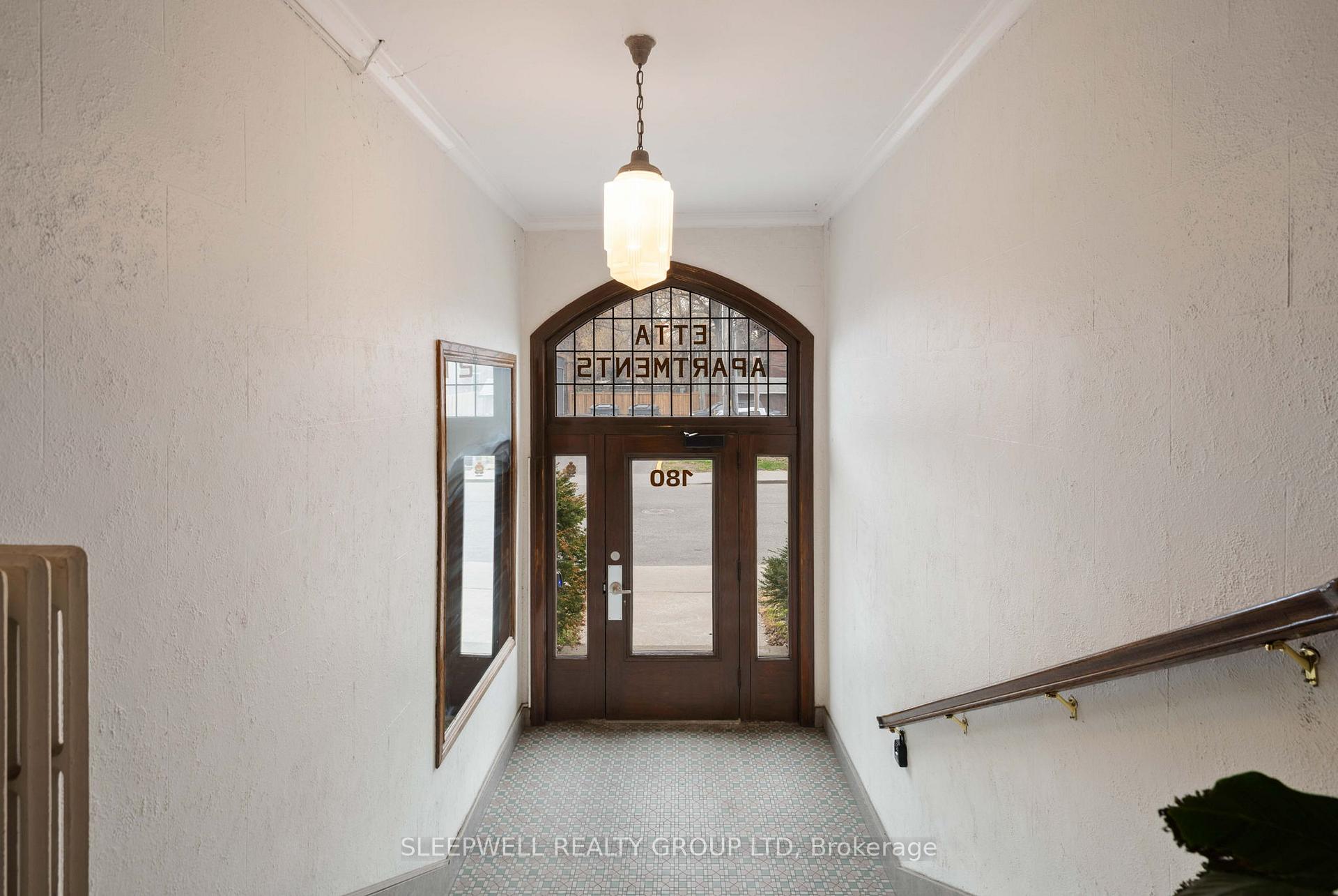180 Augusta Street 1A, Lower Town - Sandy Hill — photo 2 of 5