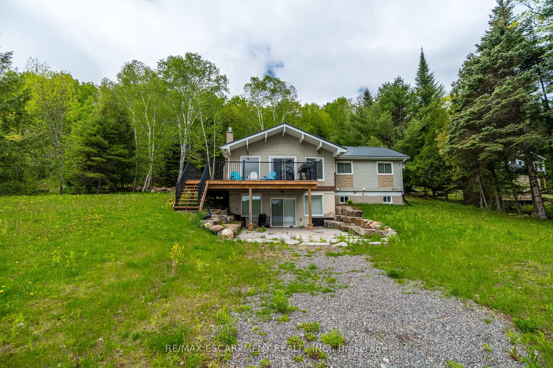 1056 Inawendawin Road, Lake of Bays, ON P0B 1A0 — Lake of Bays, Ontario