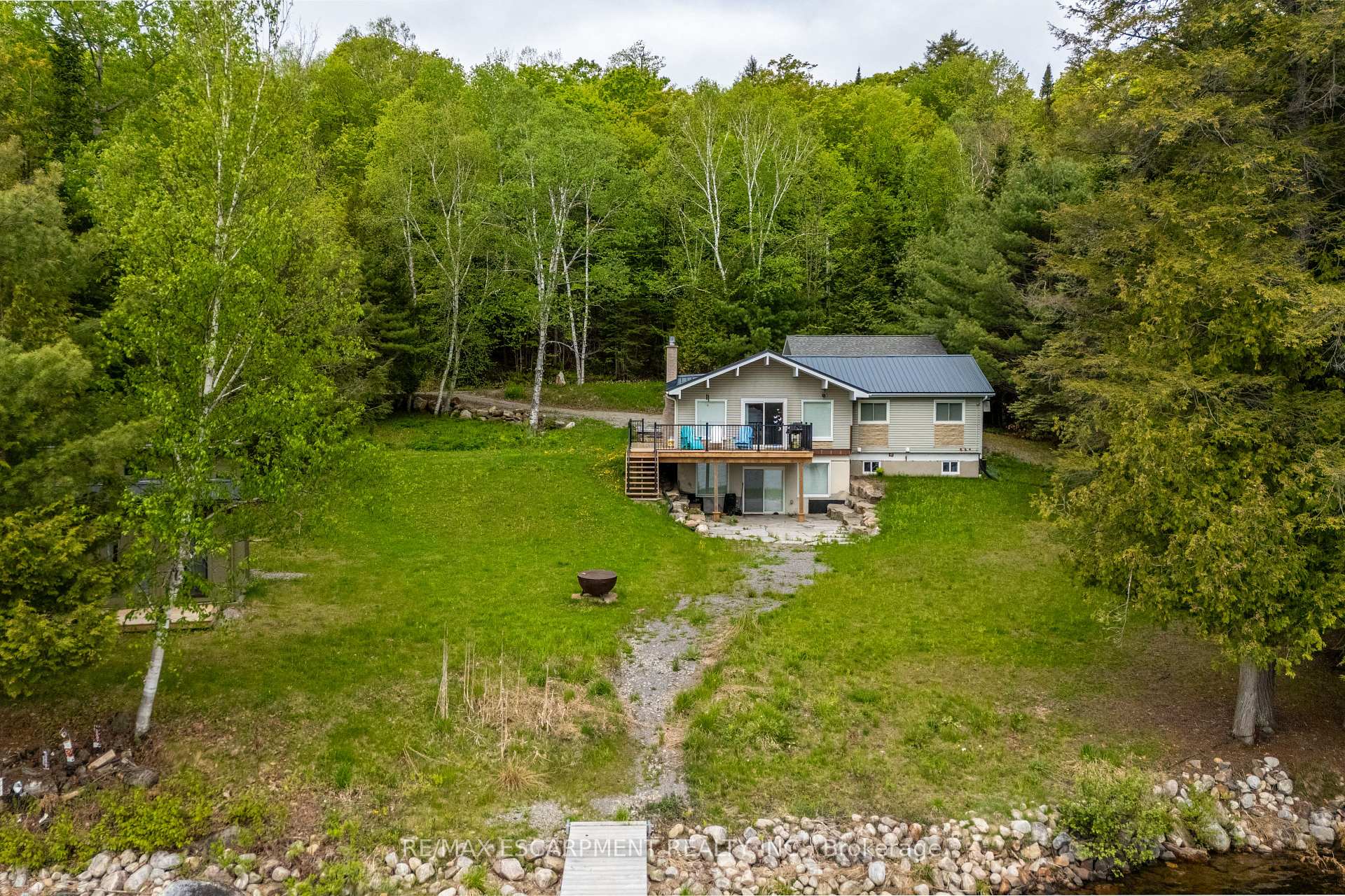1056 Inawendawin Road, Lake of Bays — photo 3 of 5