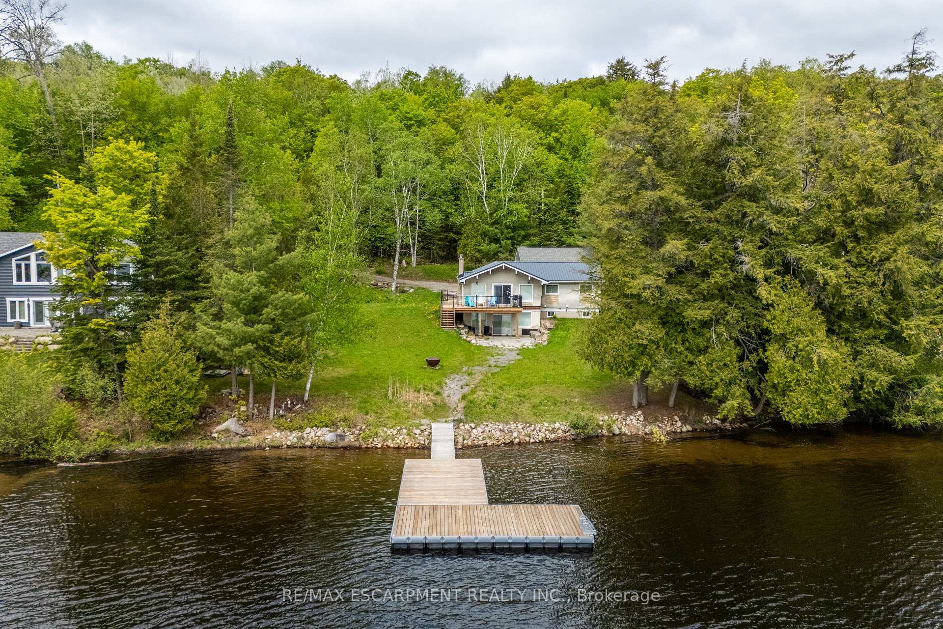 1056 Inawendawin Road, Lake of Bays — photo 4 of 5