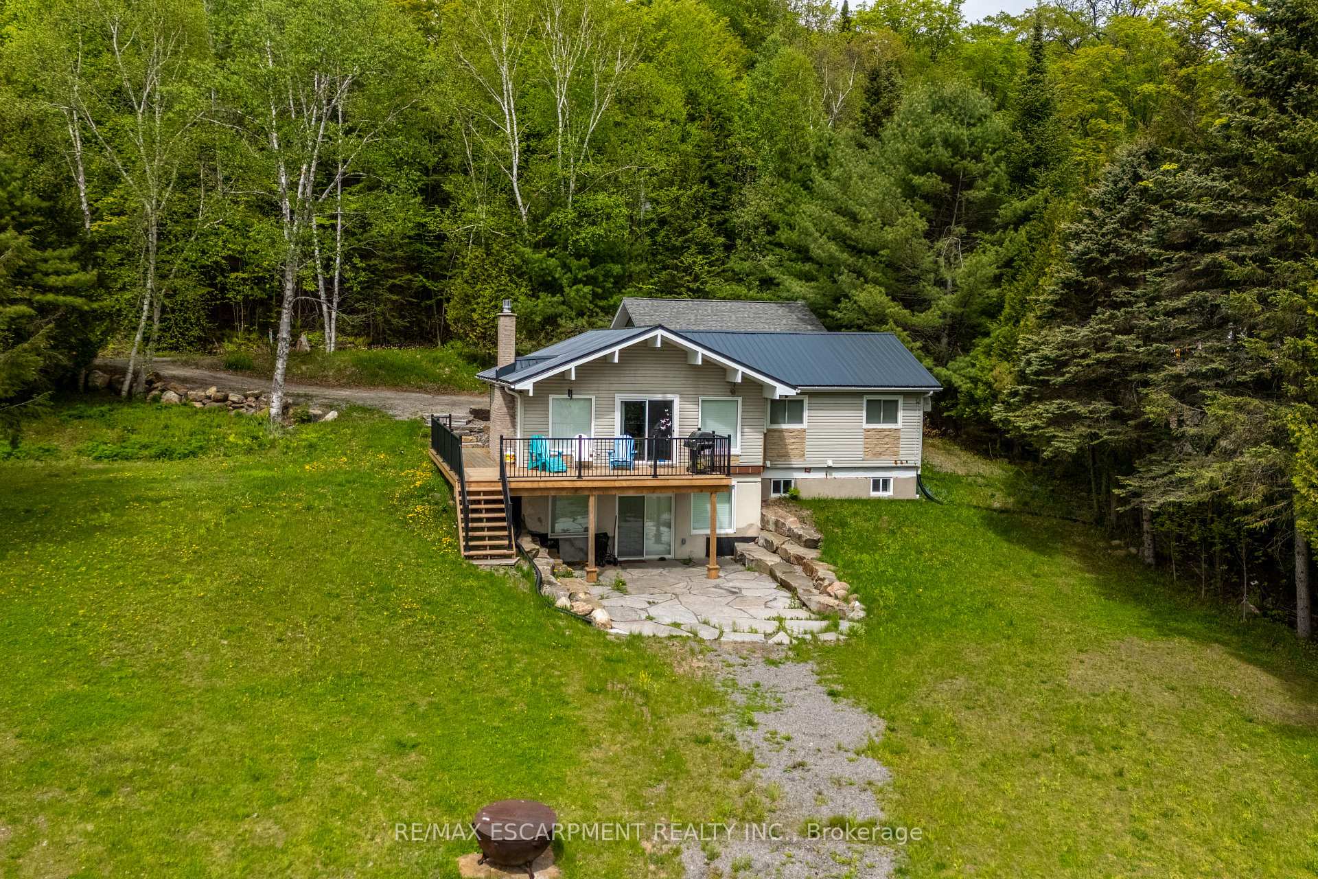 1056 Inawendawin Road, Lake of Bays — photo 5 of 5