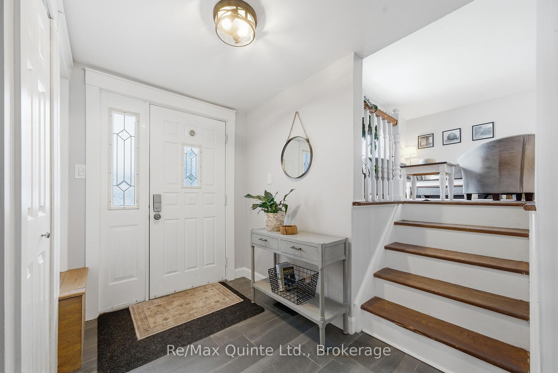 26 Applewood Drive, Belleville — photo 2 of 5