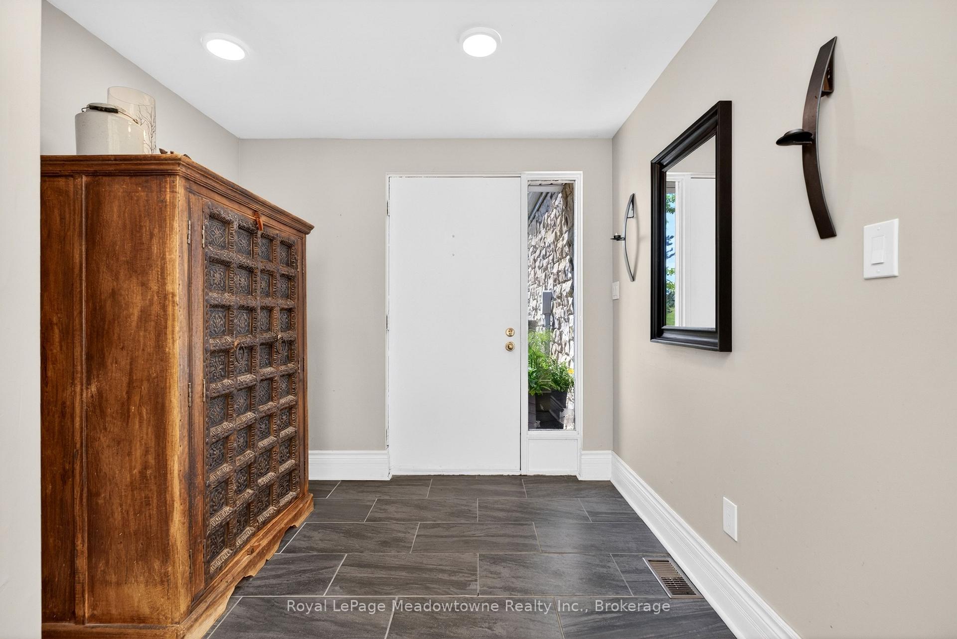8122 Eramosa Garafraxa Townline, Centre Wellington — photo 3 of 5
