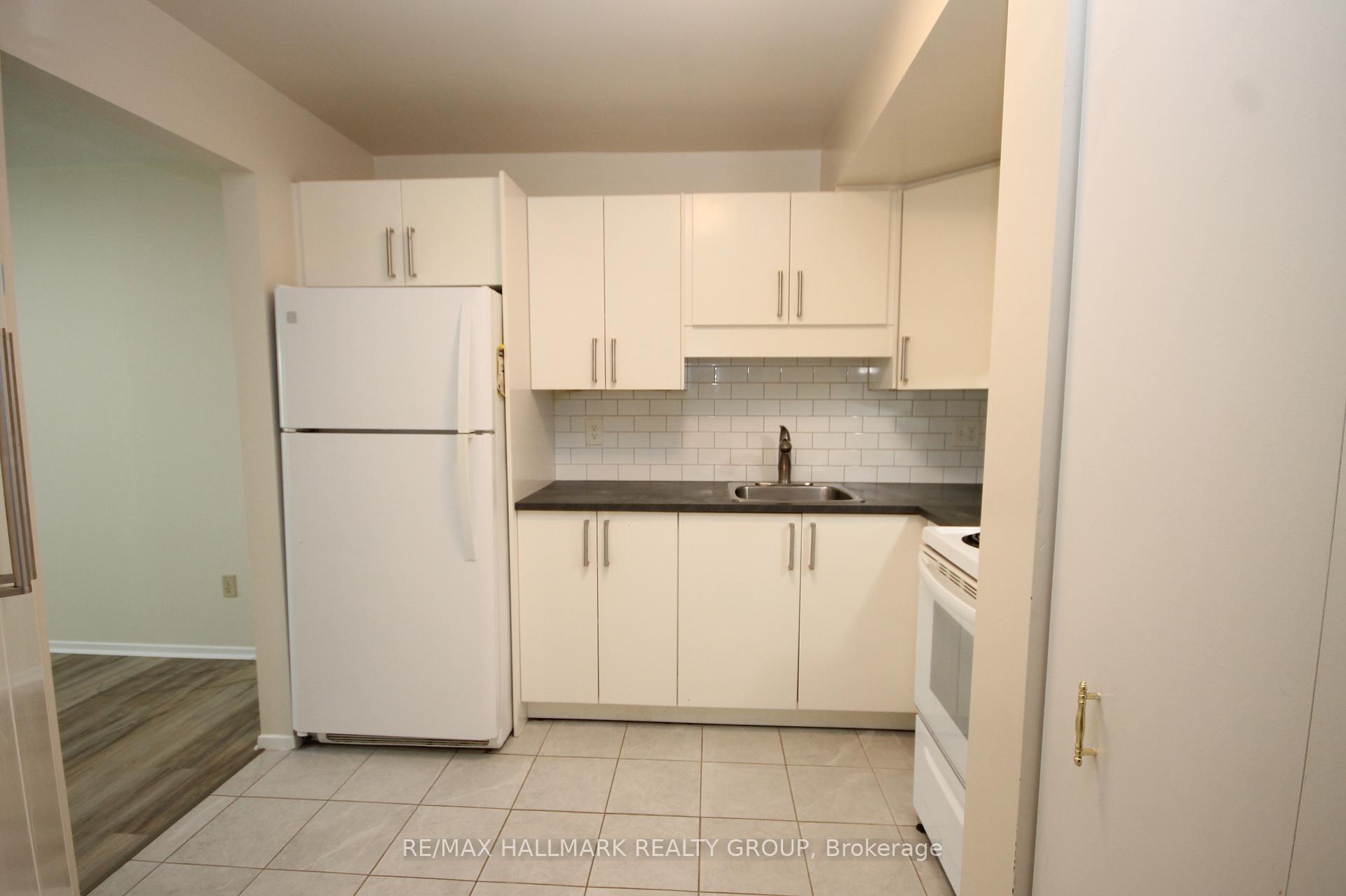 268 Lorry Greenberg Drive 311, Hunt Club - South Keys and Area — photo 2 of 5