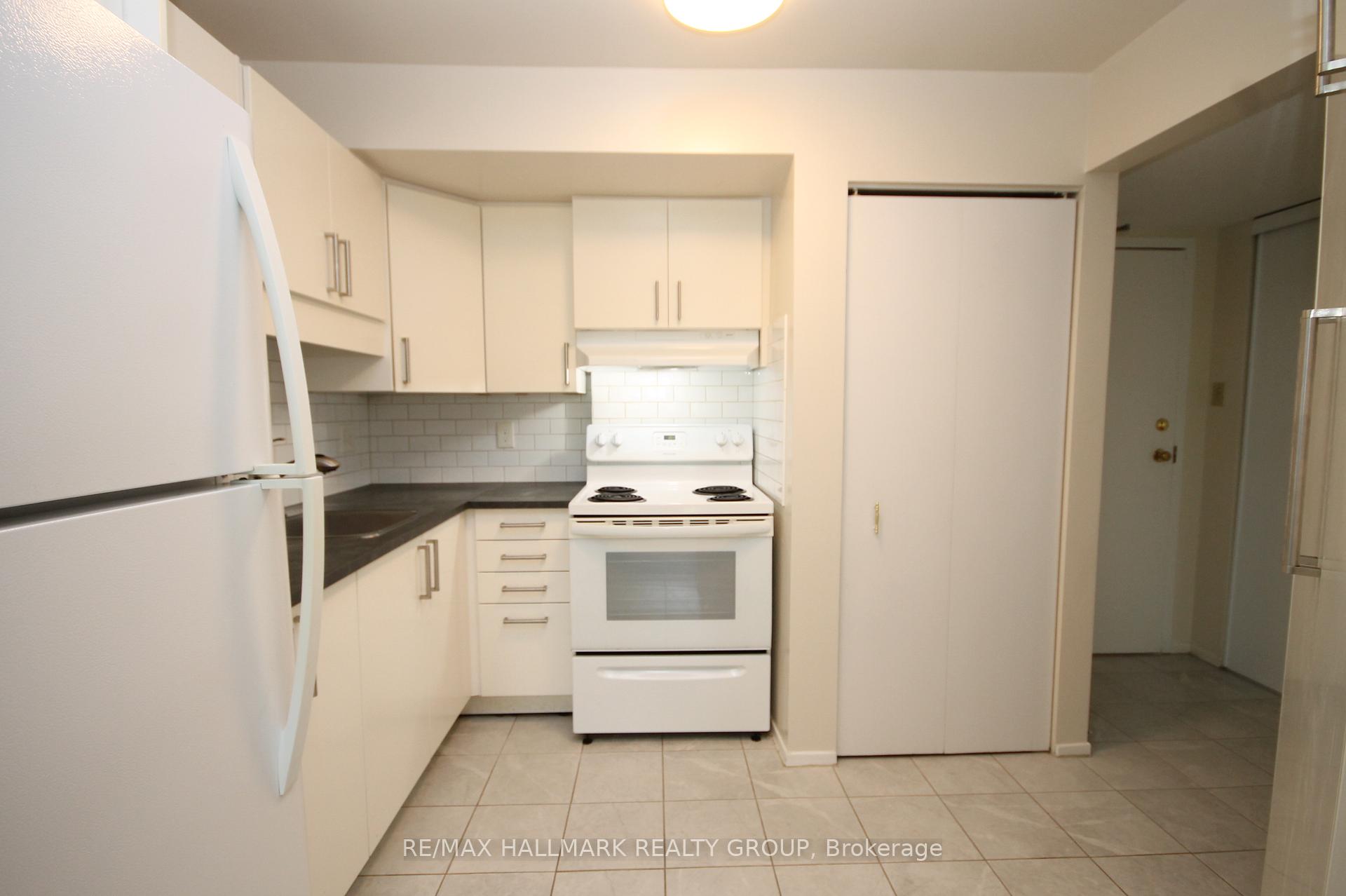 268 Lorry Greenberg Drive 311, Hunt Club - South Keys and Area — photo 3 of 5