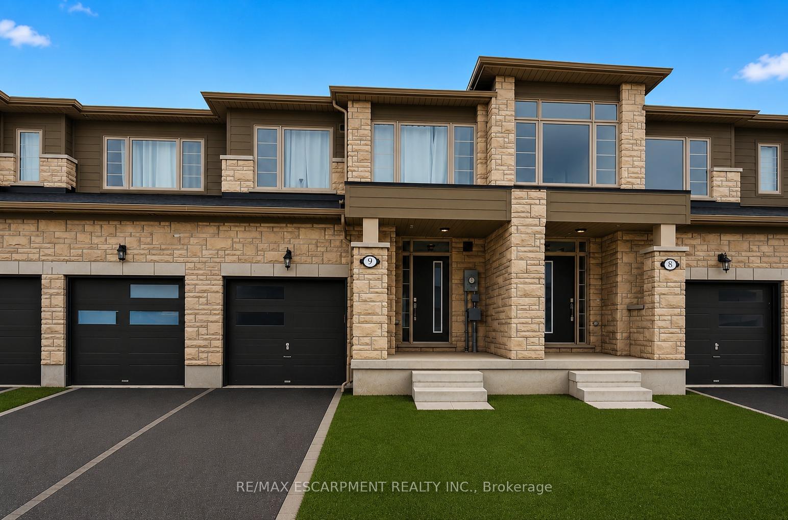 9 Admiral Road, Welland — photo 2 of 5