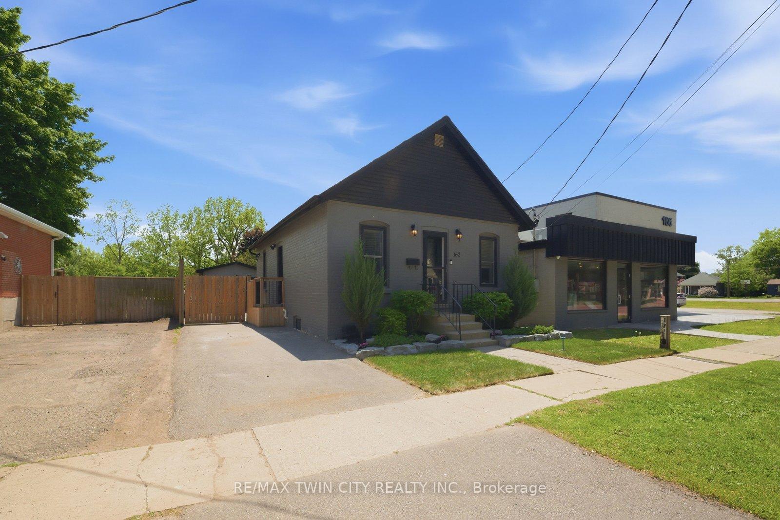 162 Grand River Avenue, Brantford — photo 3 of 5