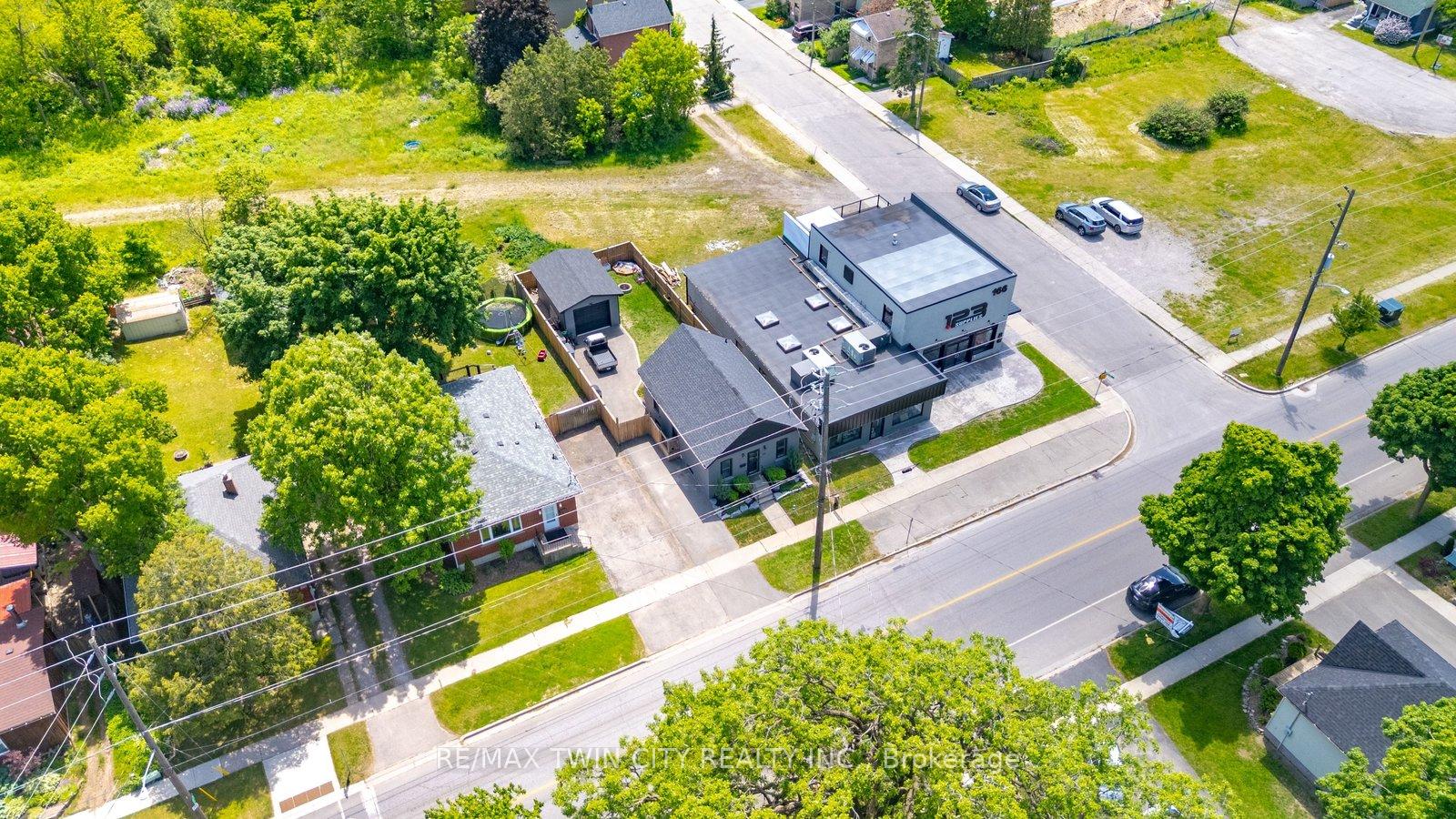162 Grand River Avenue, Brantford — photo 4 of 5