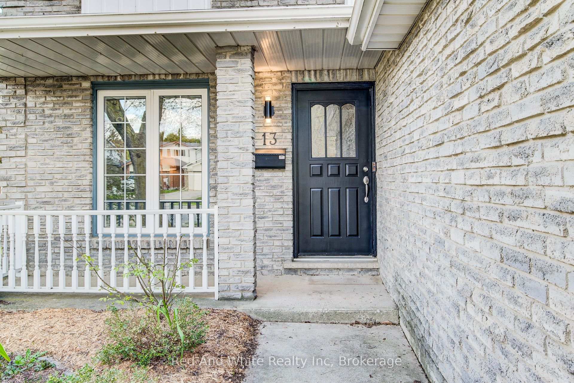 13 Gateview Drive, Waterloo — photo 3 of 5