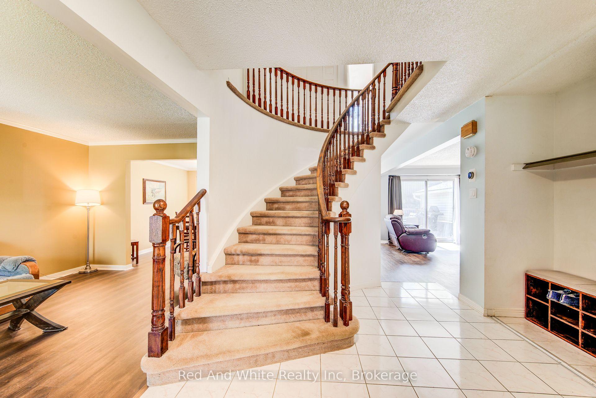 13 Gateview Drive, Waterloo — photo 4 of 5