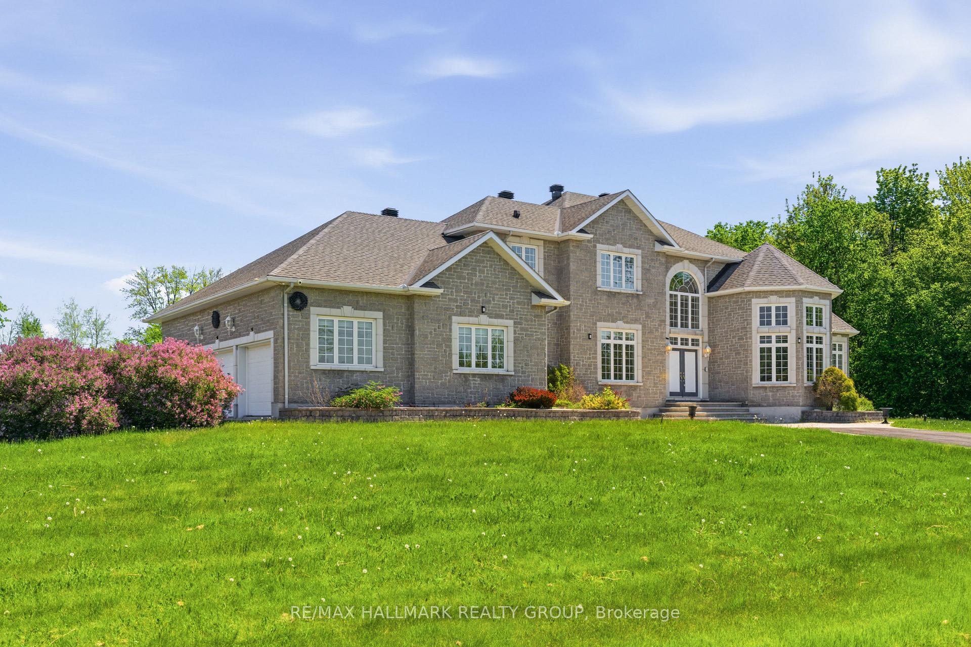 1651 Marronier Court, Orleans - Cumberland and Area — photo 3 of 5