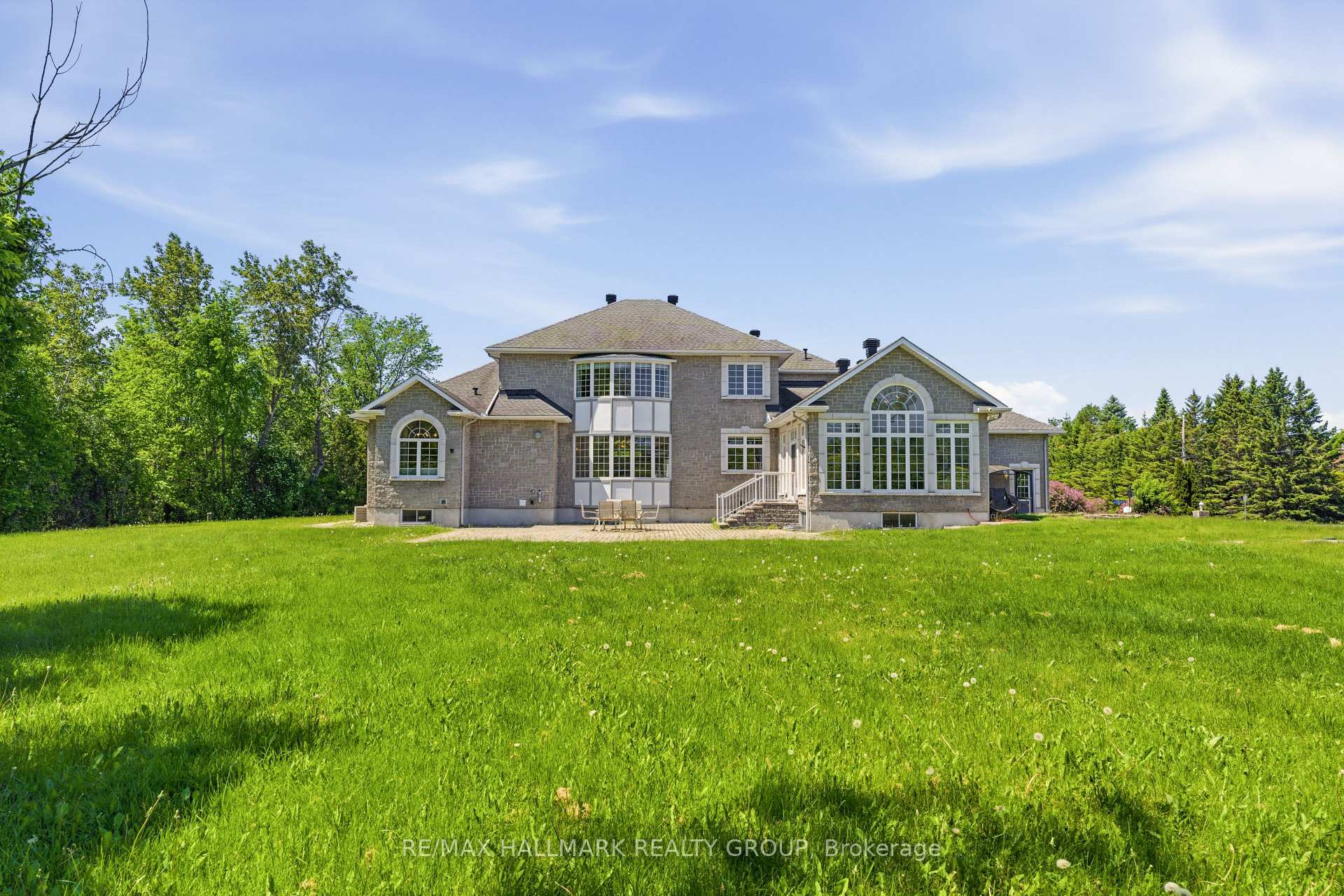 1651 Marronier Court, Orleans - Cumberland and Area — photo 4 of 5