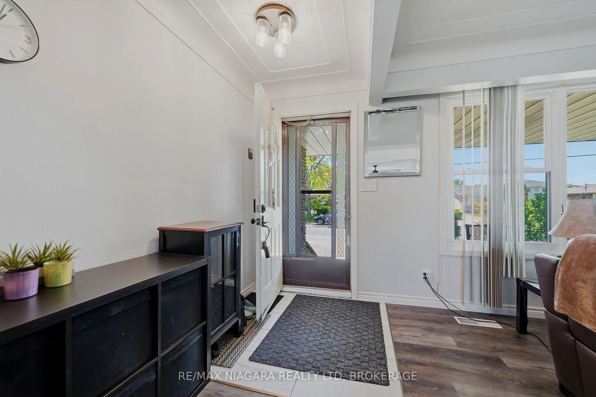 230 Wellington Street, Welland — photo 3 of 5