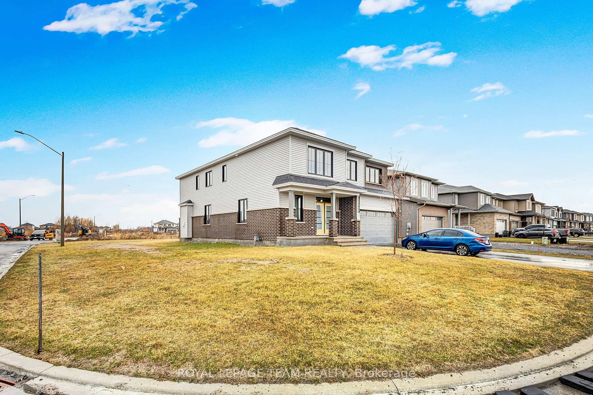 737 Gamble Drive, Russell — photo 2 of 5