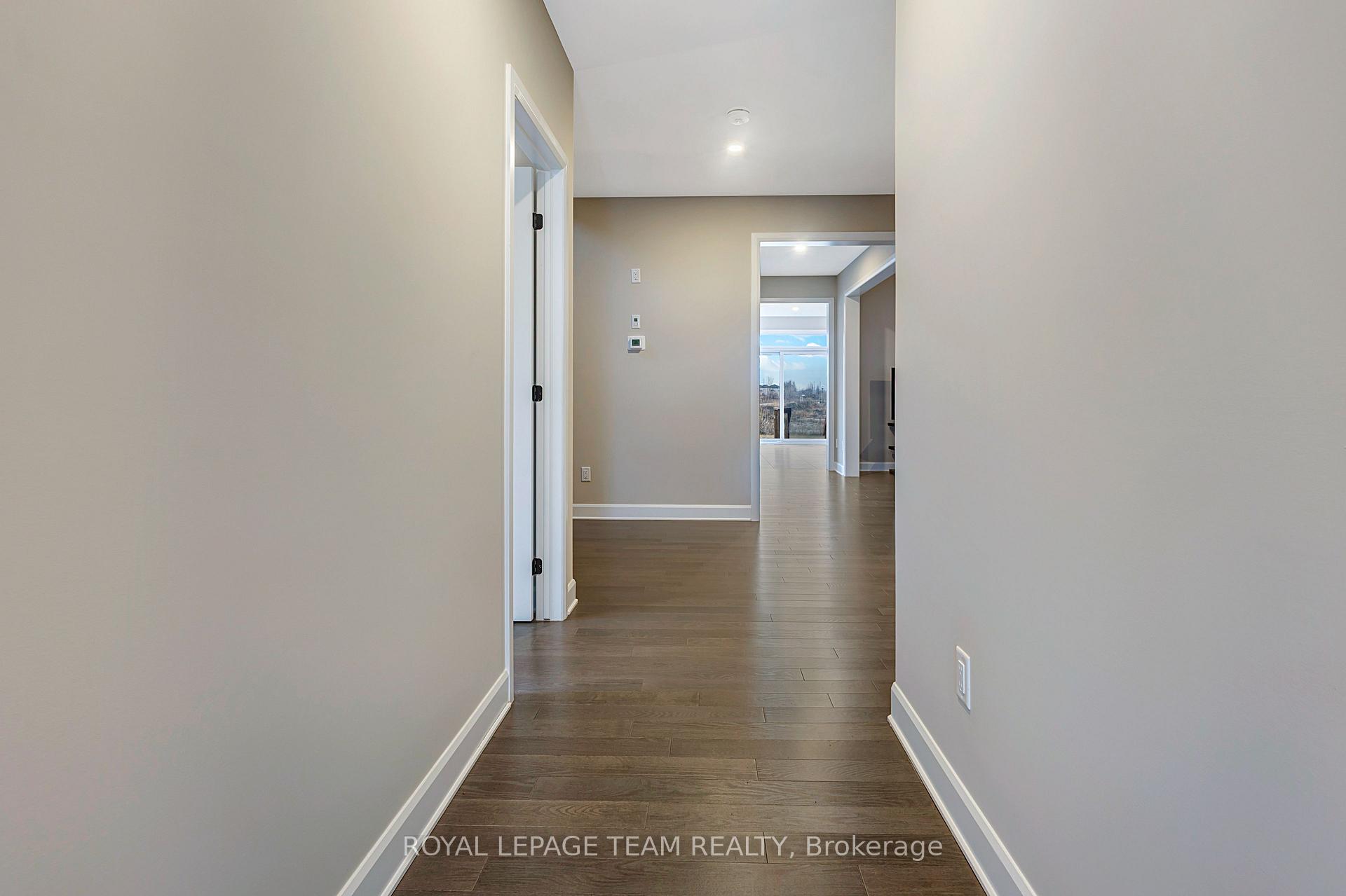 737 Gamble Drive, Russell — photo 4 of 5
