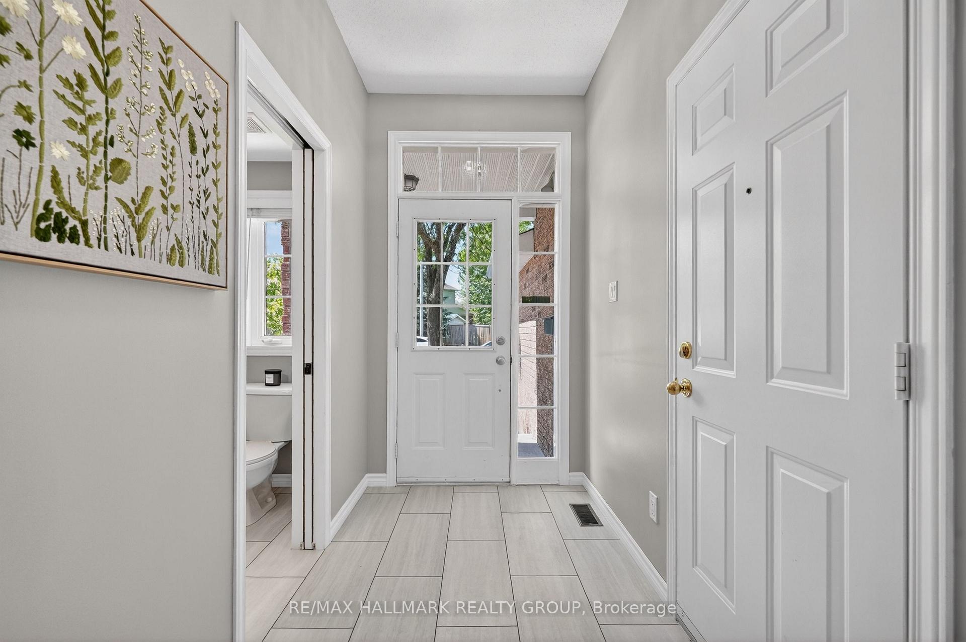 968 Lucille Way, Orleans - Cumberland and Area — photo 2 of 5