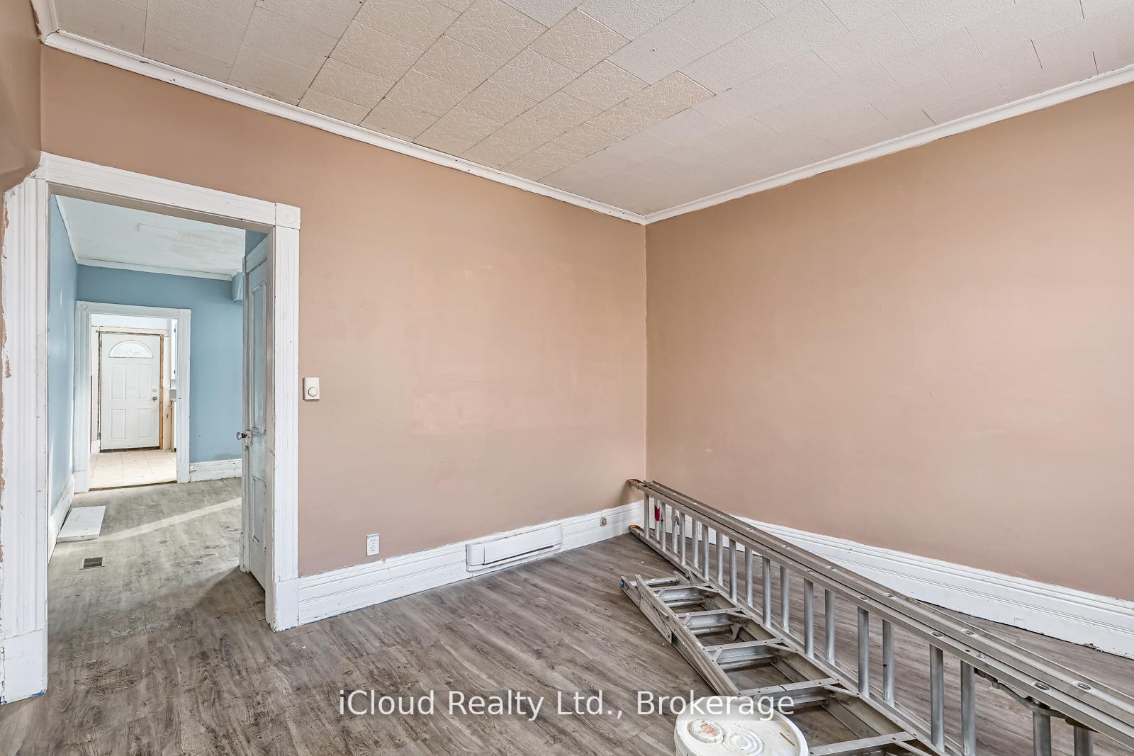 1083 3rd A Avenue E, Owen Sound — photo 4 of 5