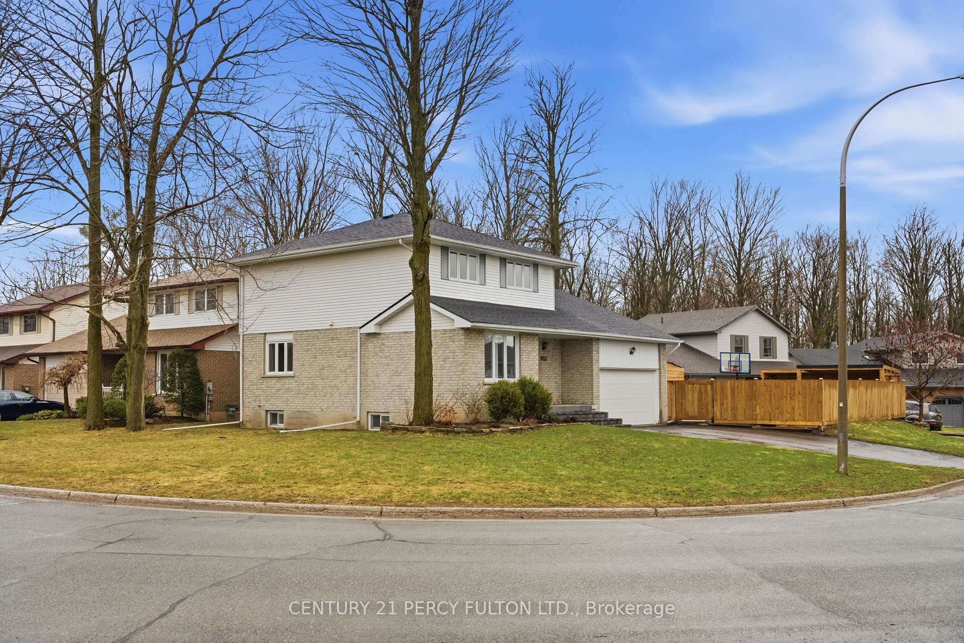 1853 Mapleridge Drive, Peterborough — photo 3 of 5