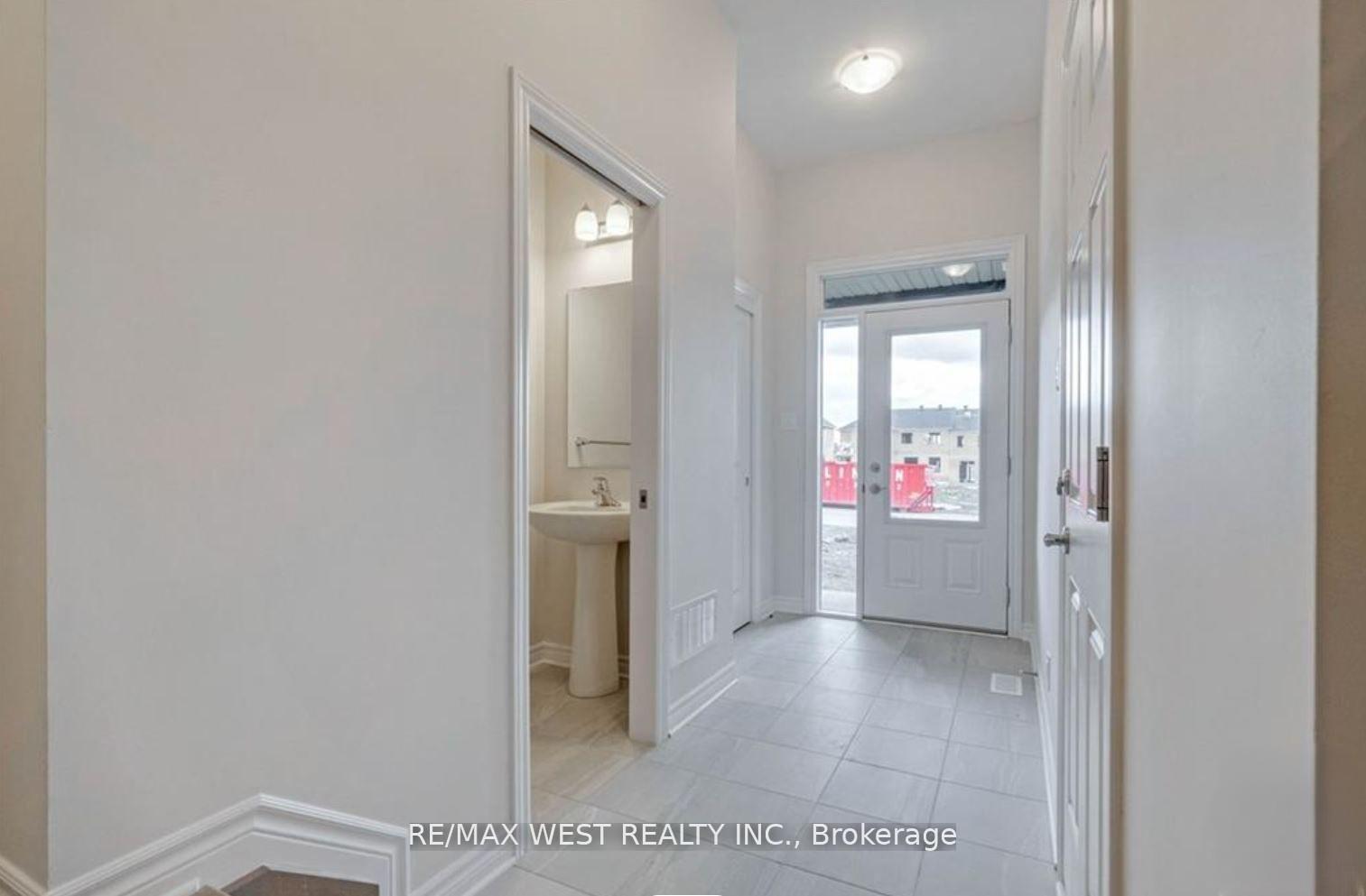 1026 Kijik Crescent, Blossom Park - Airport and Area — photo 3 of 5
